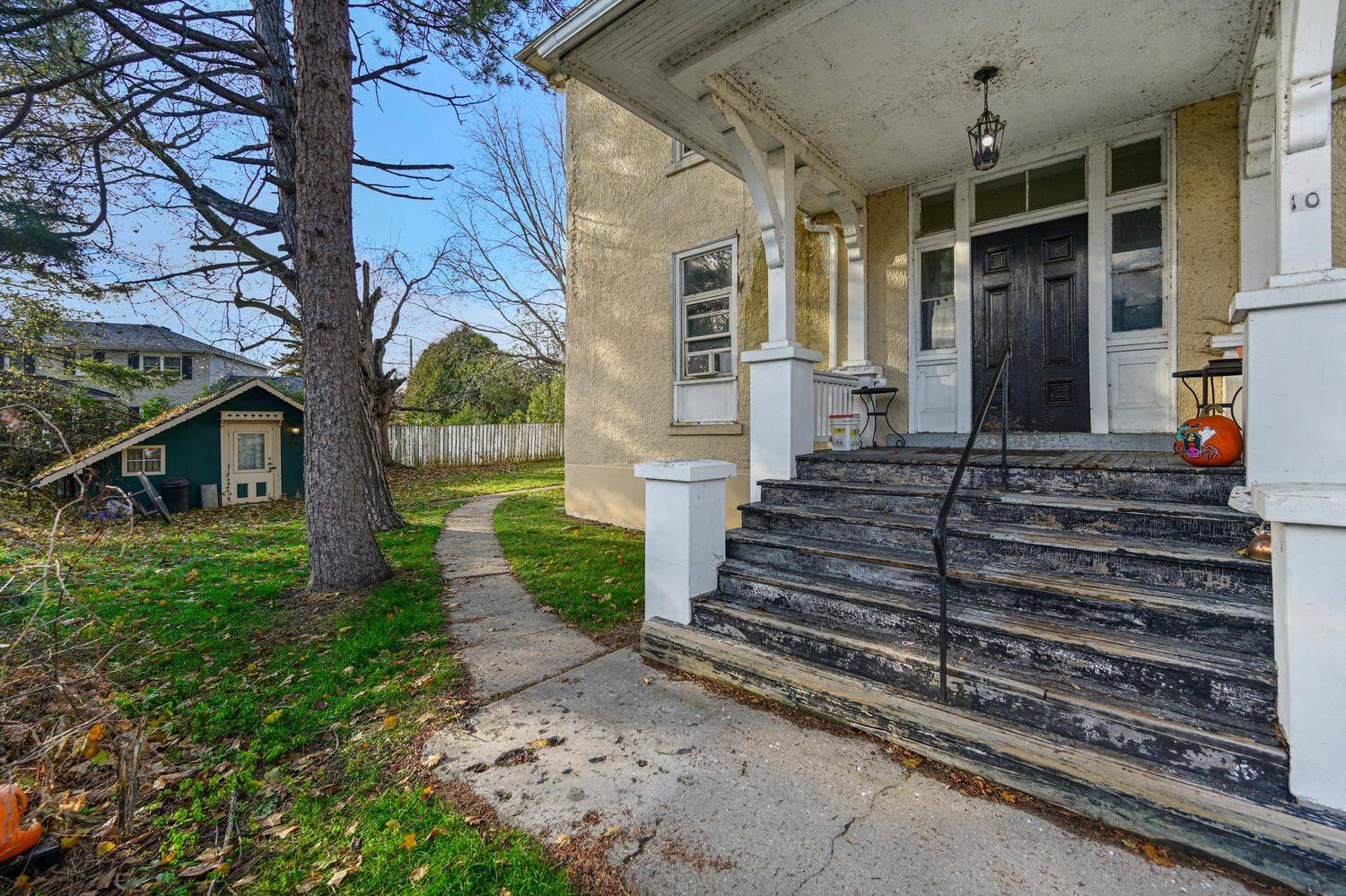 Brockville, ON K6V 3A4,10 Belvedere PL