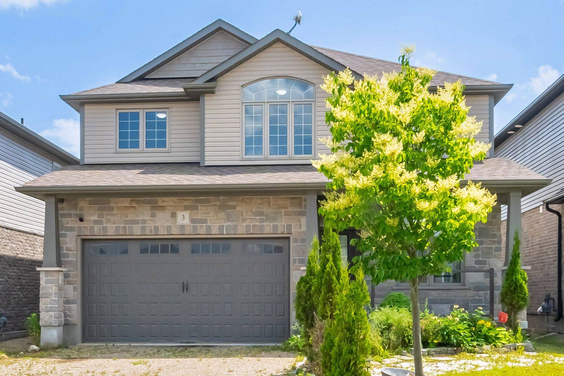 East Luther Grand Valley, ON L9W 5S4,3 STUCKEY LN