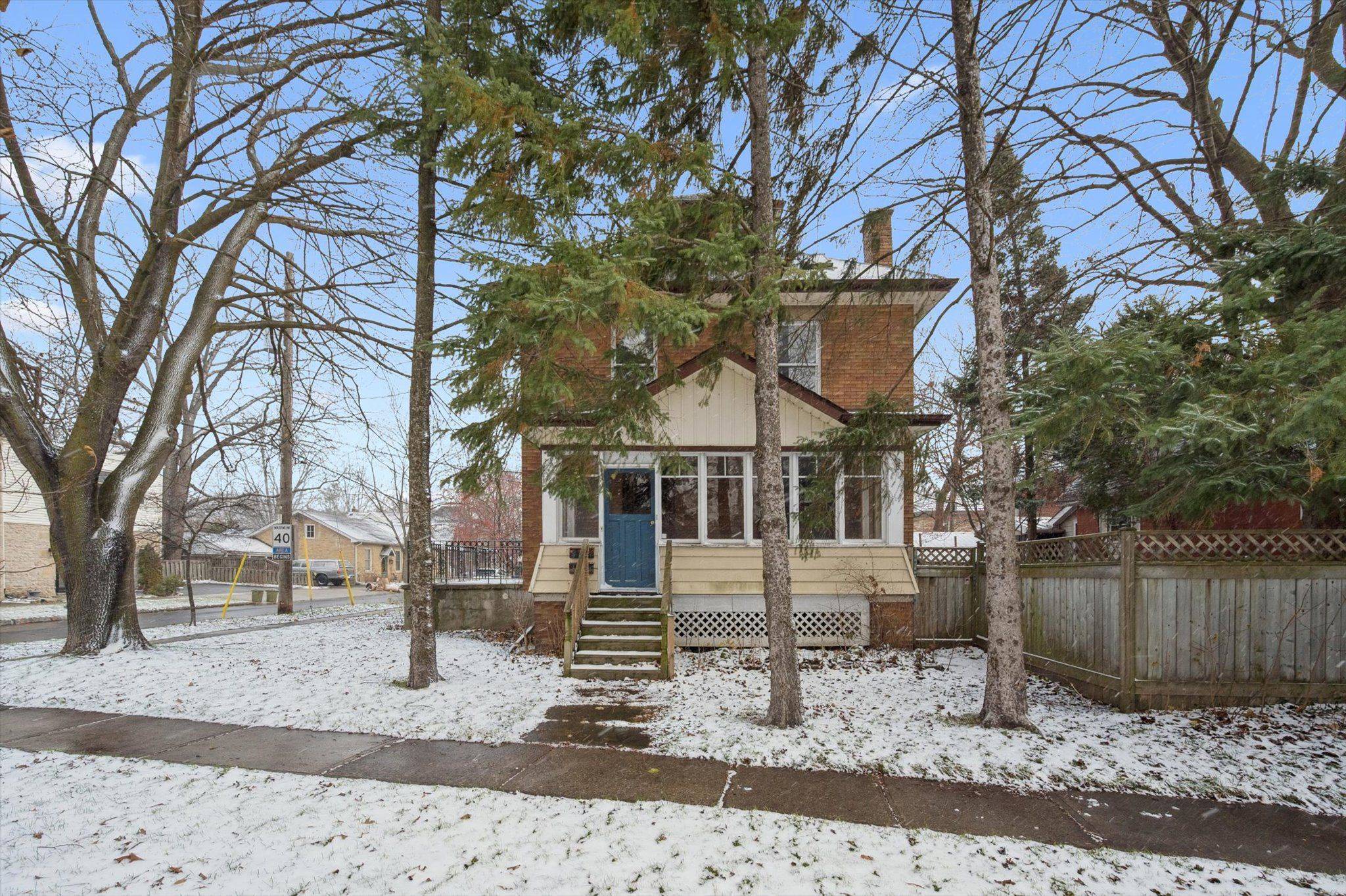 Guelph, ON N1H 2P7,240 Paisley ST