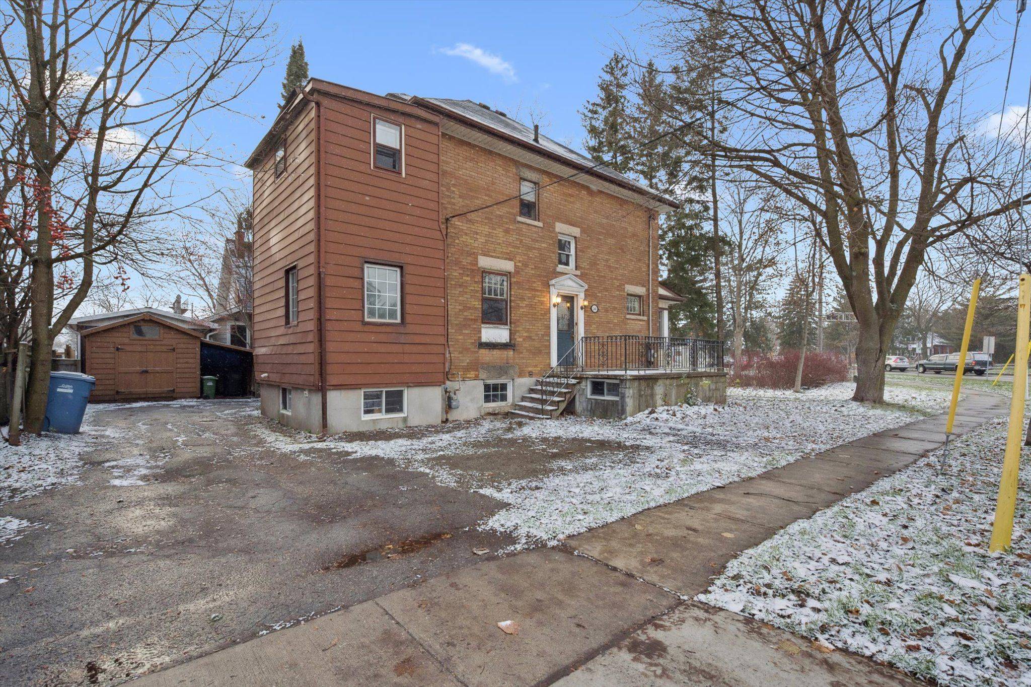 Guelph, ON N1H 2P7,240 Paisley ST