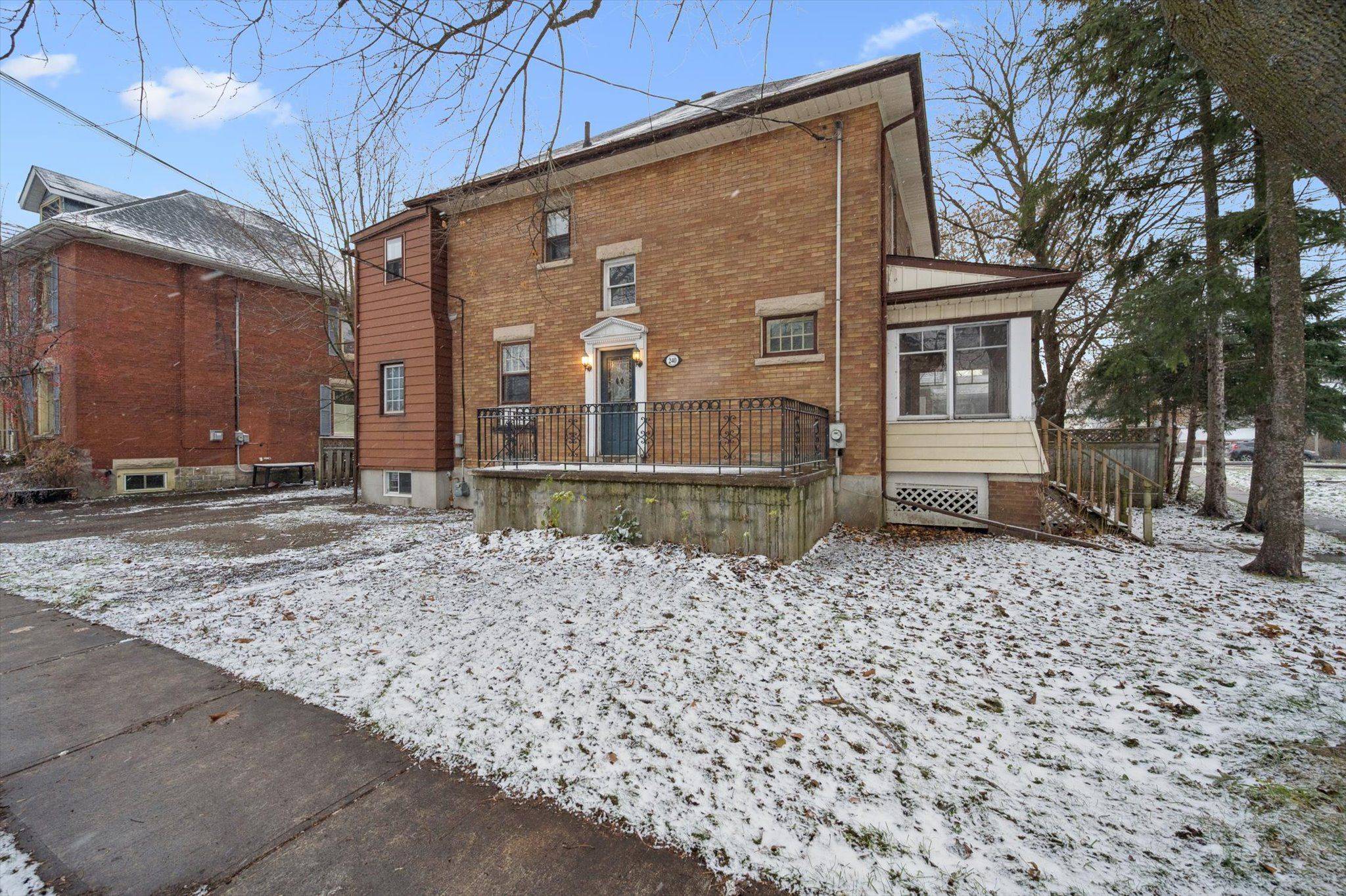 Guelph, ON N1H 2P7,240 Paisley ST