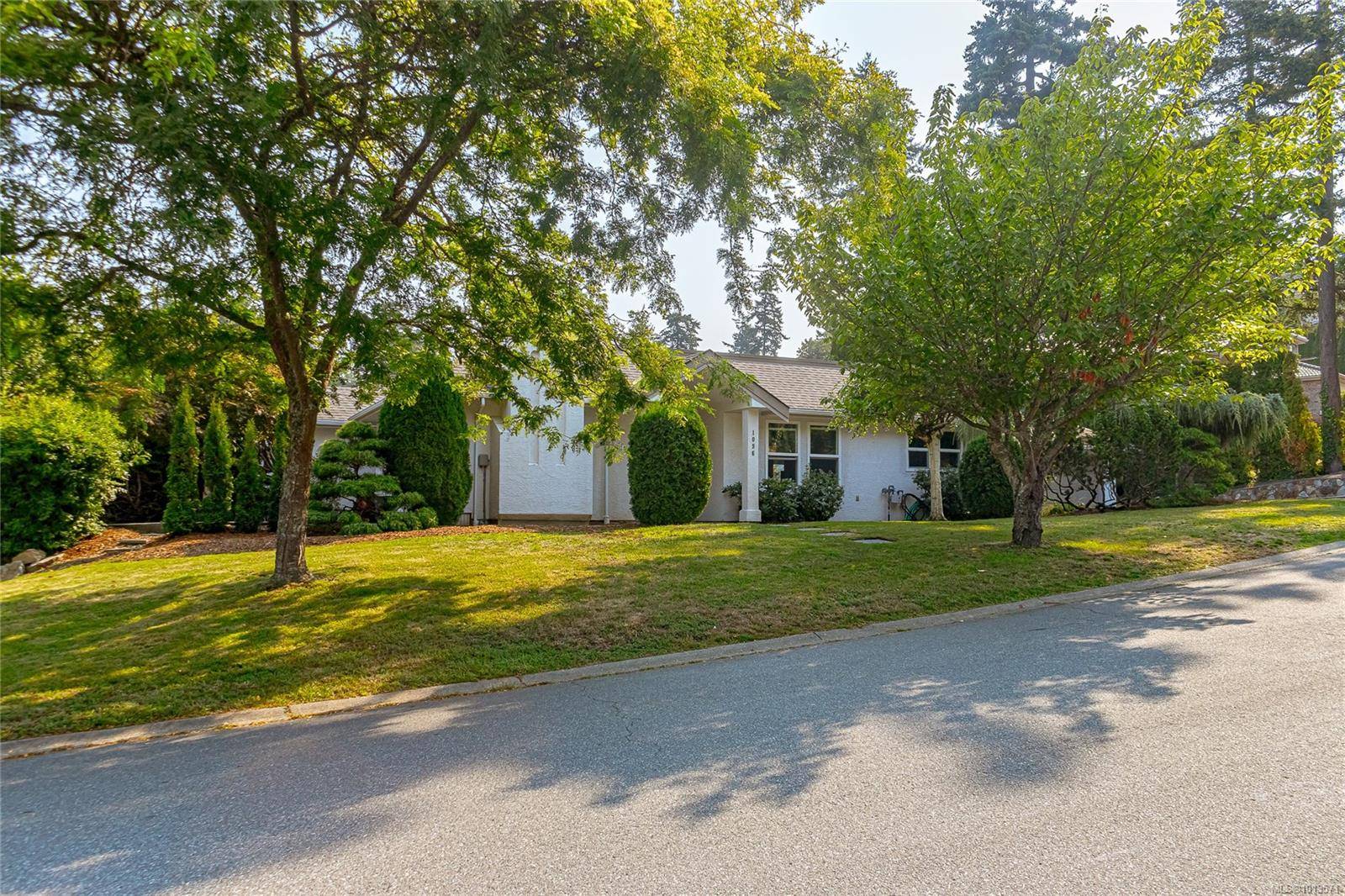 Saanich, BC V8X 5E3,1096 Valewood Trail