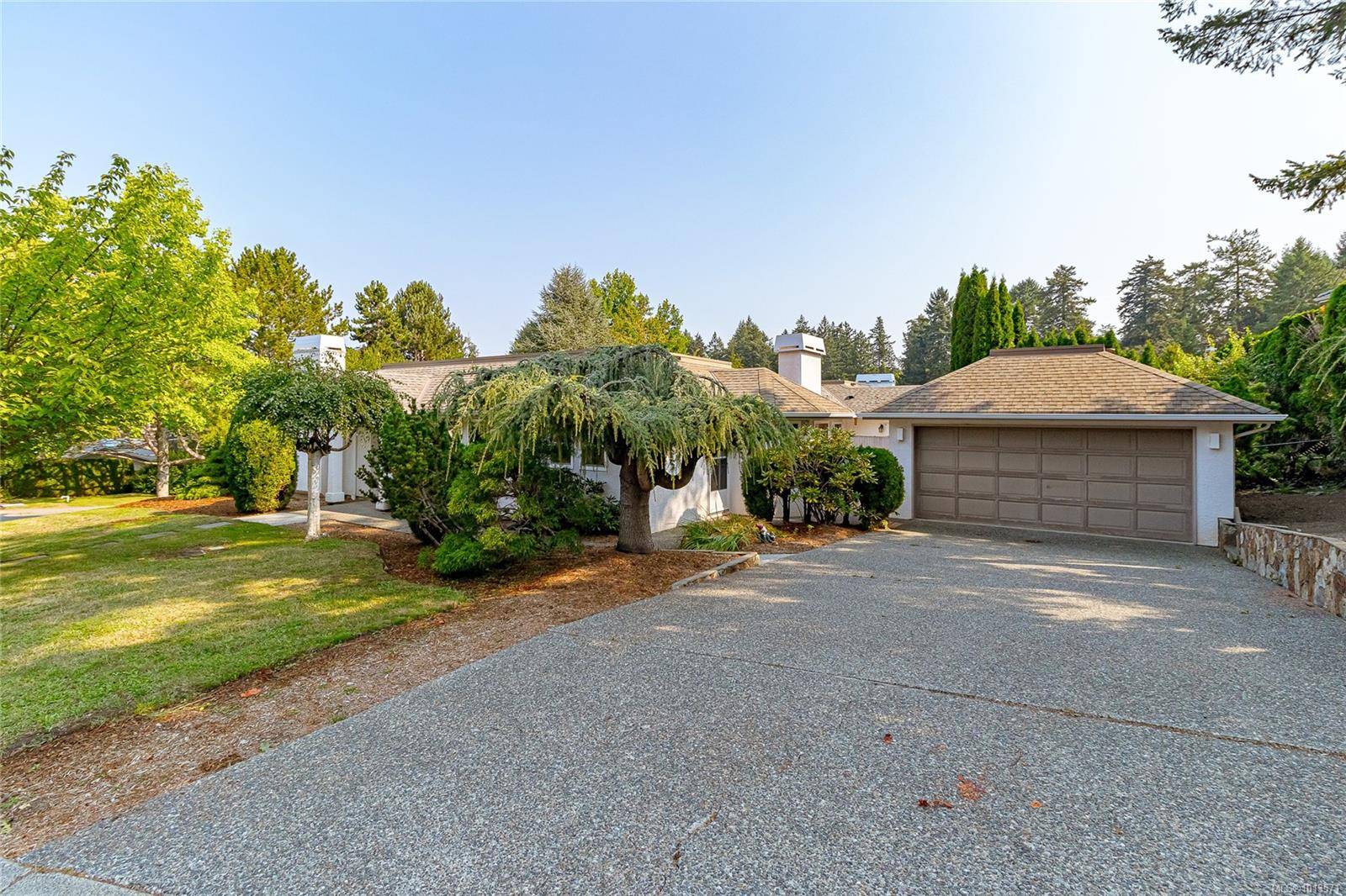 Saanich, BC V8X 5E3,1096 Valewood Trail