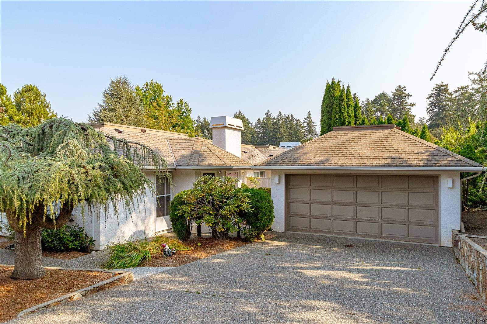 Saanich, BC V8X 5E3,1096 Valewood Trail