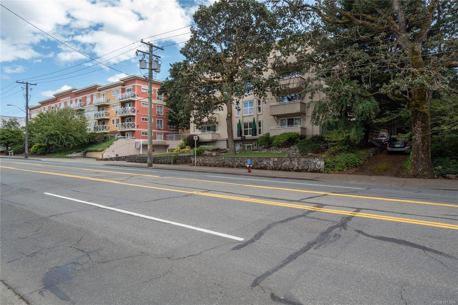 Victoria, BC V8T 2B3,1361 Hillside Ave #404