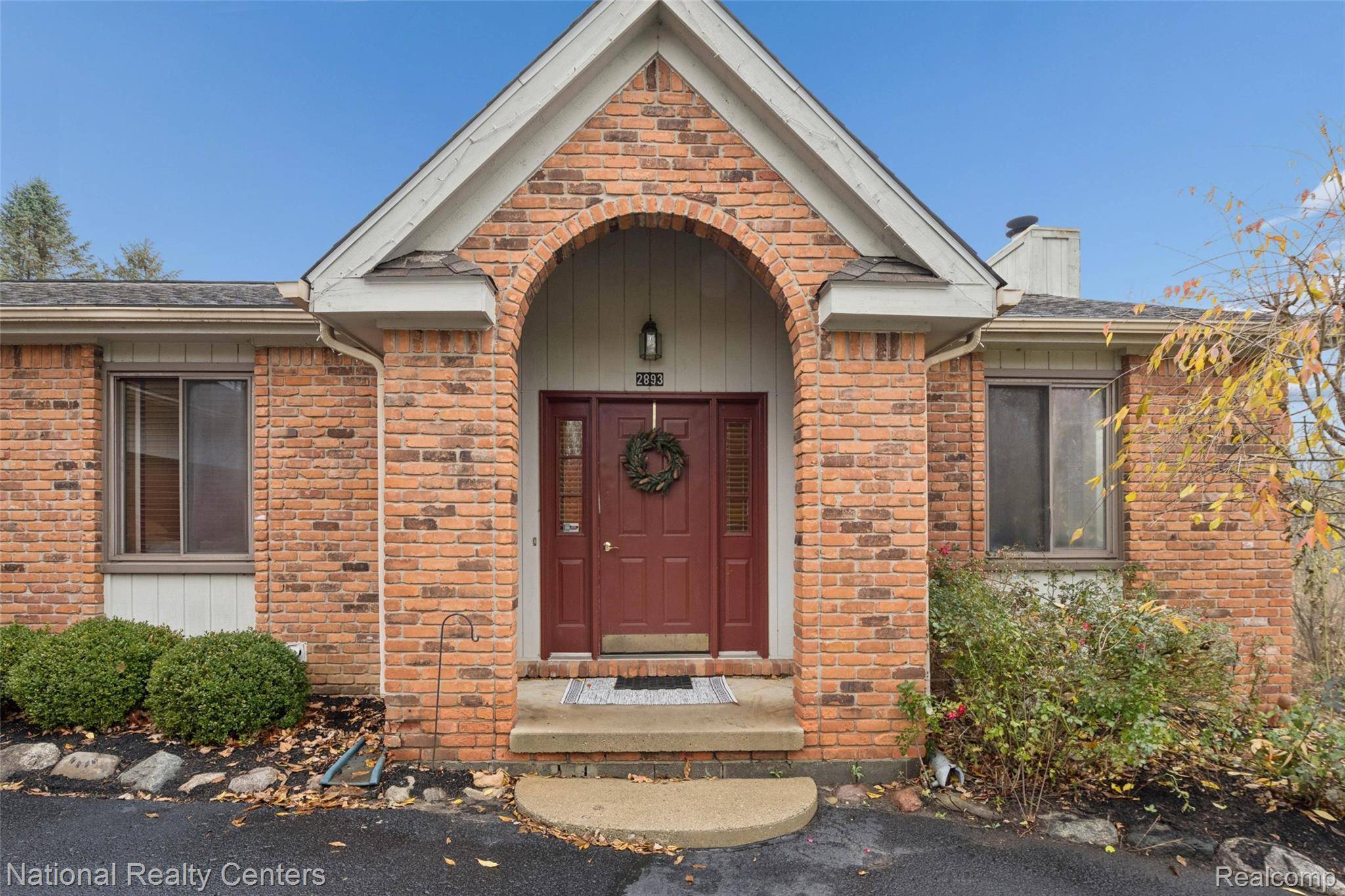 Milford, MI 48381,2893 Debbiwood CT