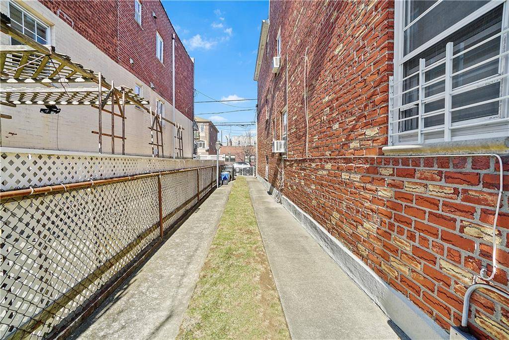 Brooklyn, NY 11228,1476 72nd ST