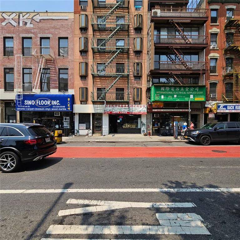 New York, NY 10002,75 Allen ST