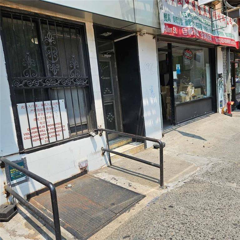 New York, NY 10002,75 Allen ST