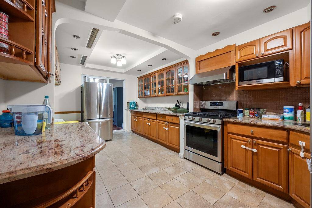 Brooklyn, NY 11235,38 Corbin PL