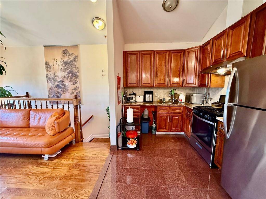 Brooklyn, NY 11214,8752 18th AVE #3E