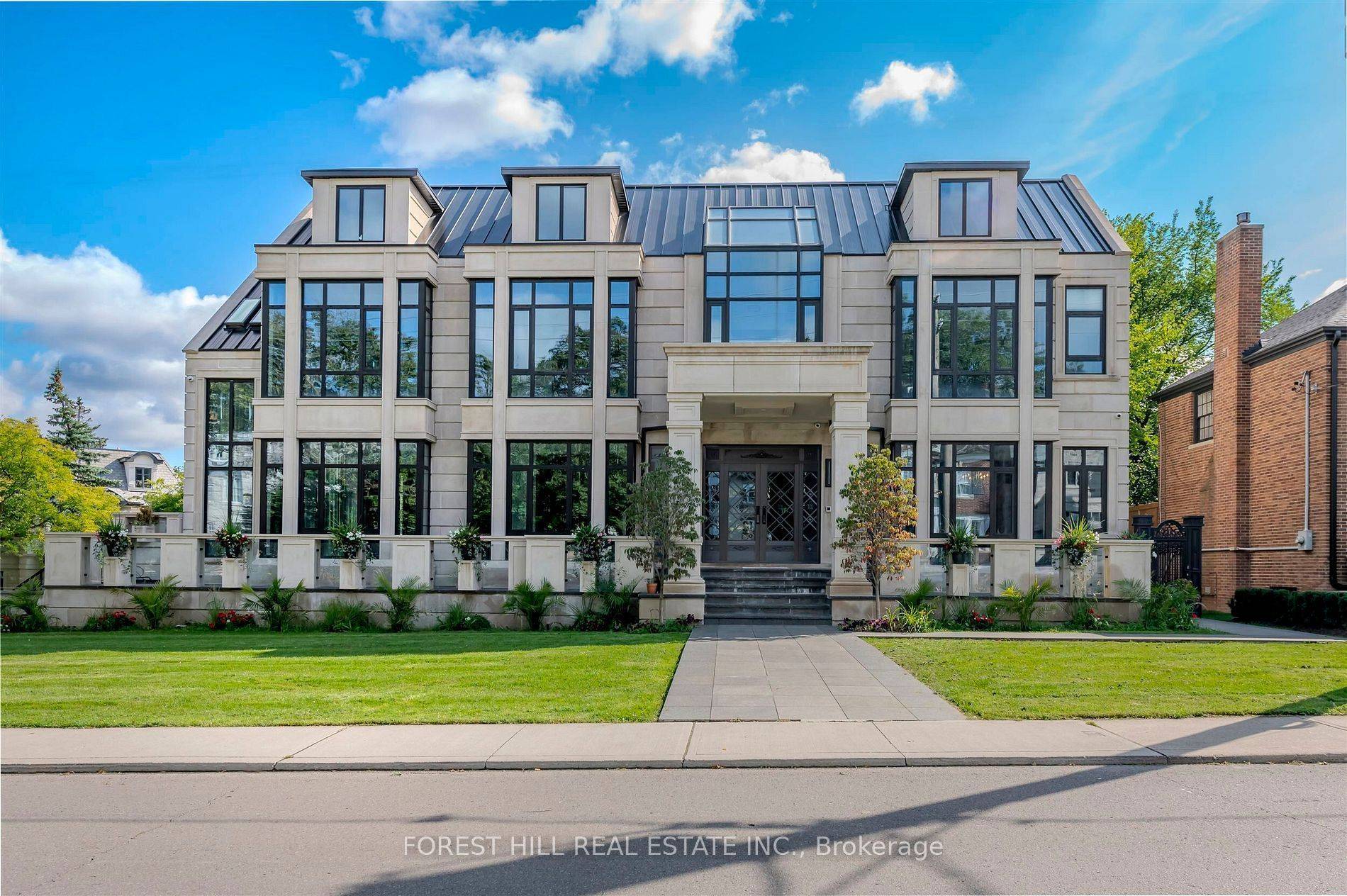 Toronto C03, ON M5P 2T1,505 Russell Hill RD