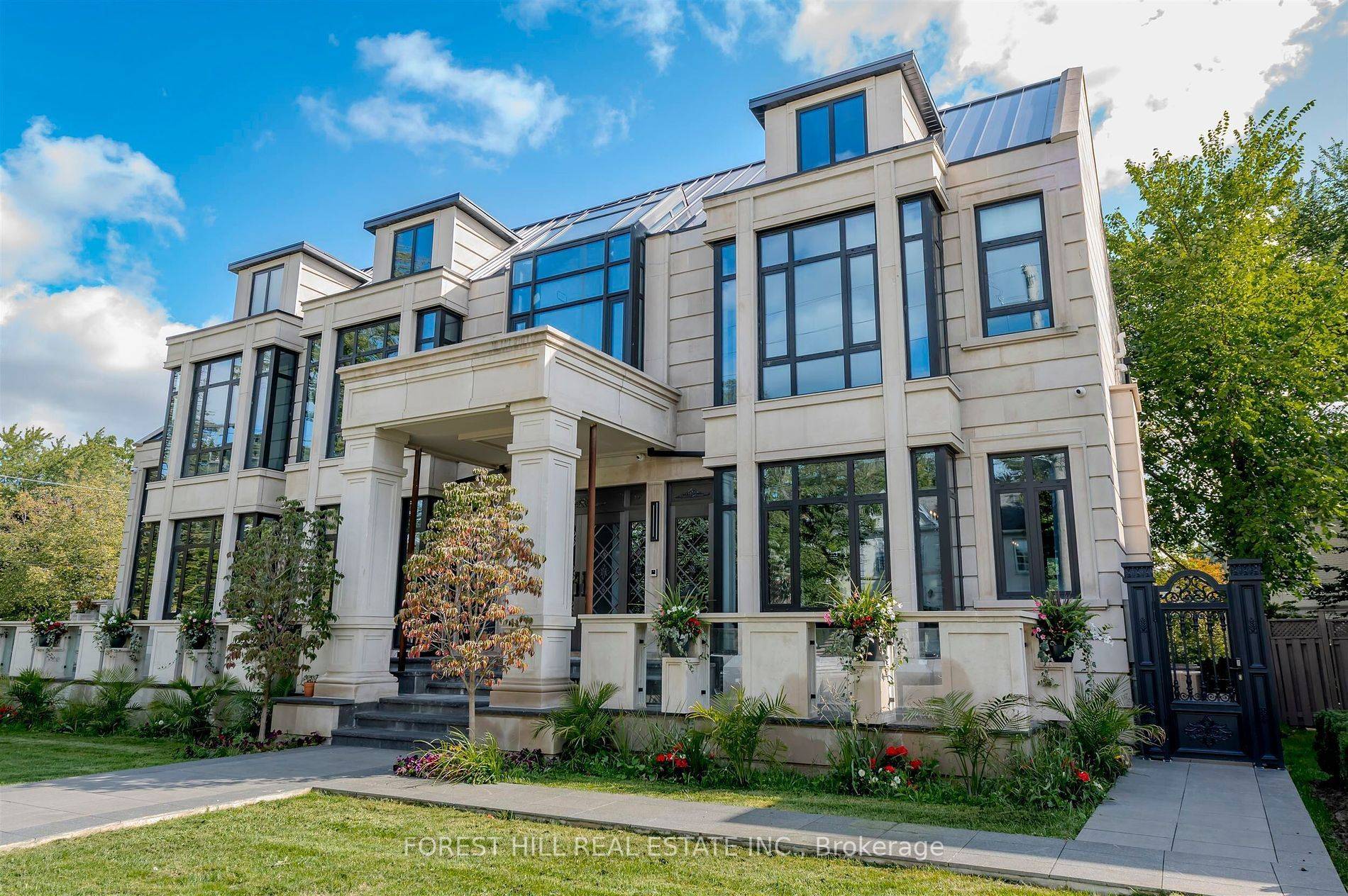 Toronto C03, ON M5P 2T1,505 Russell Hill RD