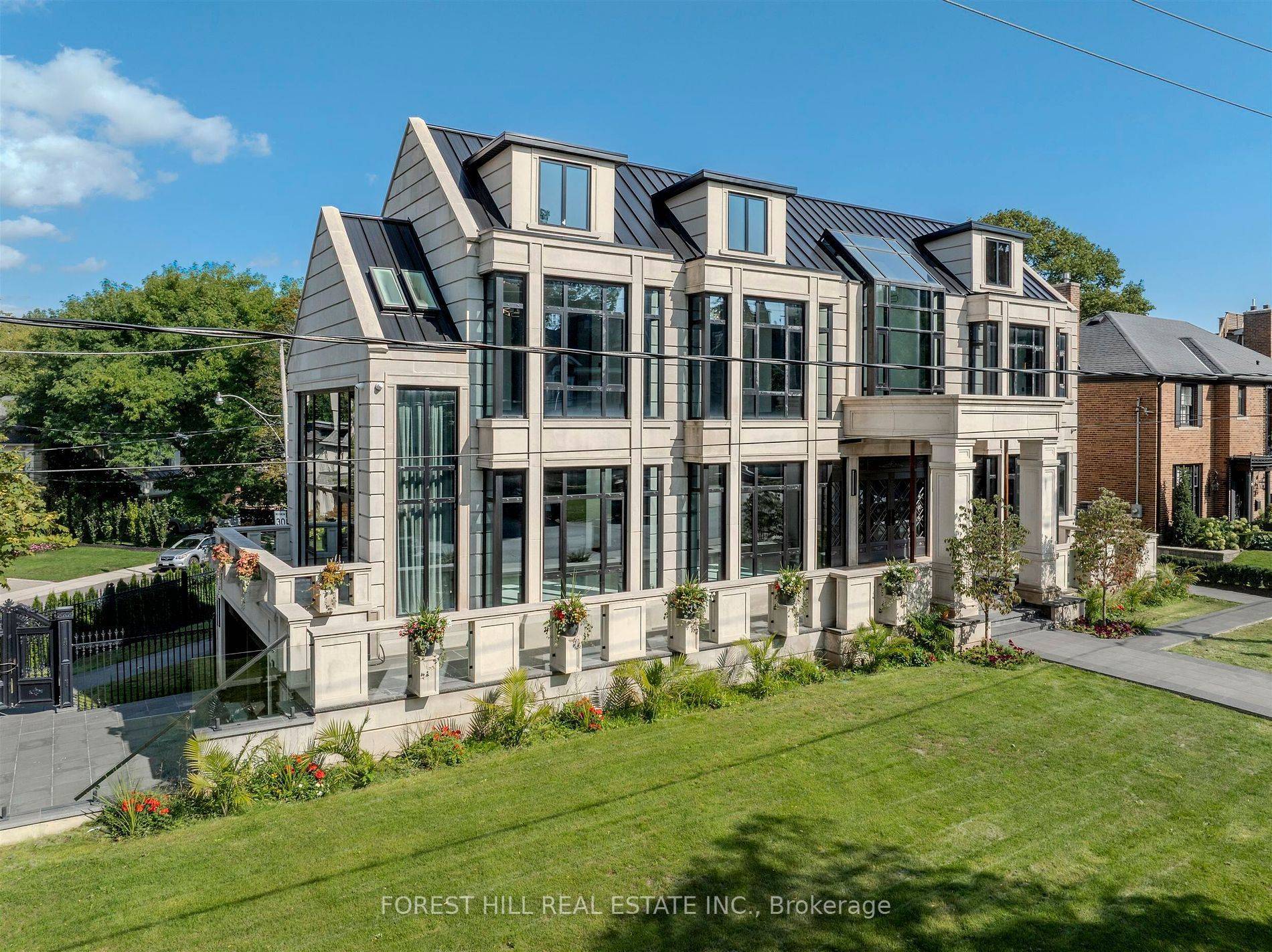 Toronto C03, ON M5P 2T1,505 Russell Hill RD