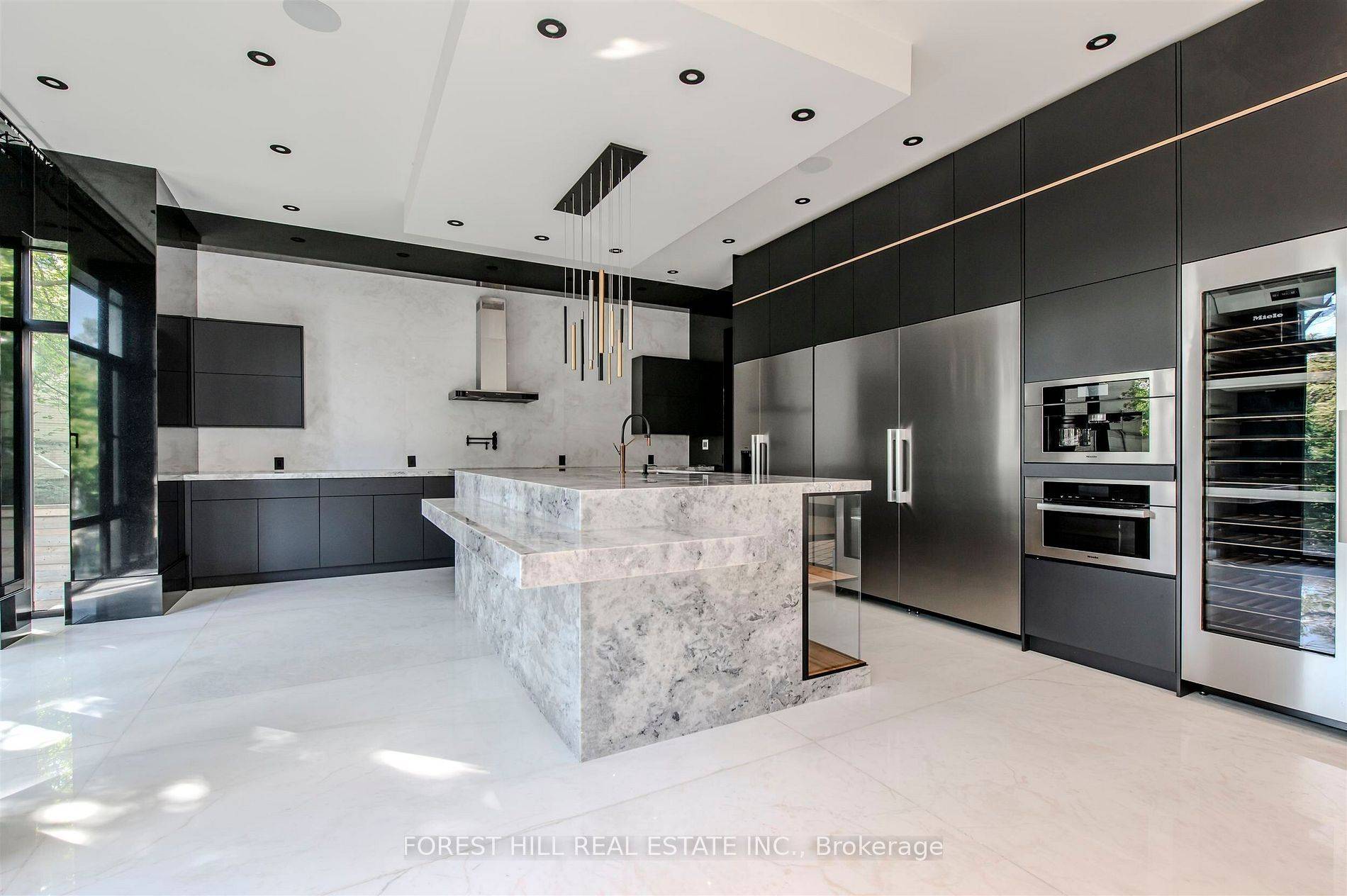 Toronto C03, ON M5P 2T1,505 Russell Hill RD