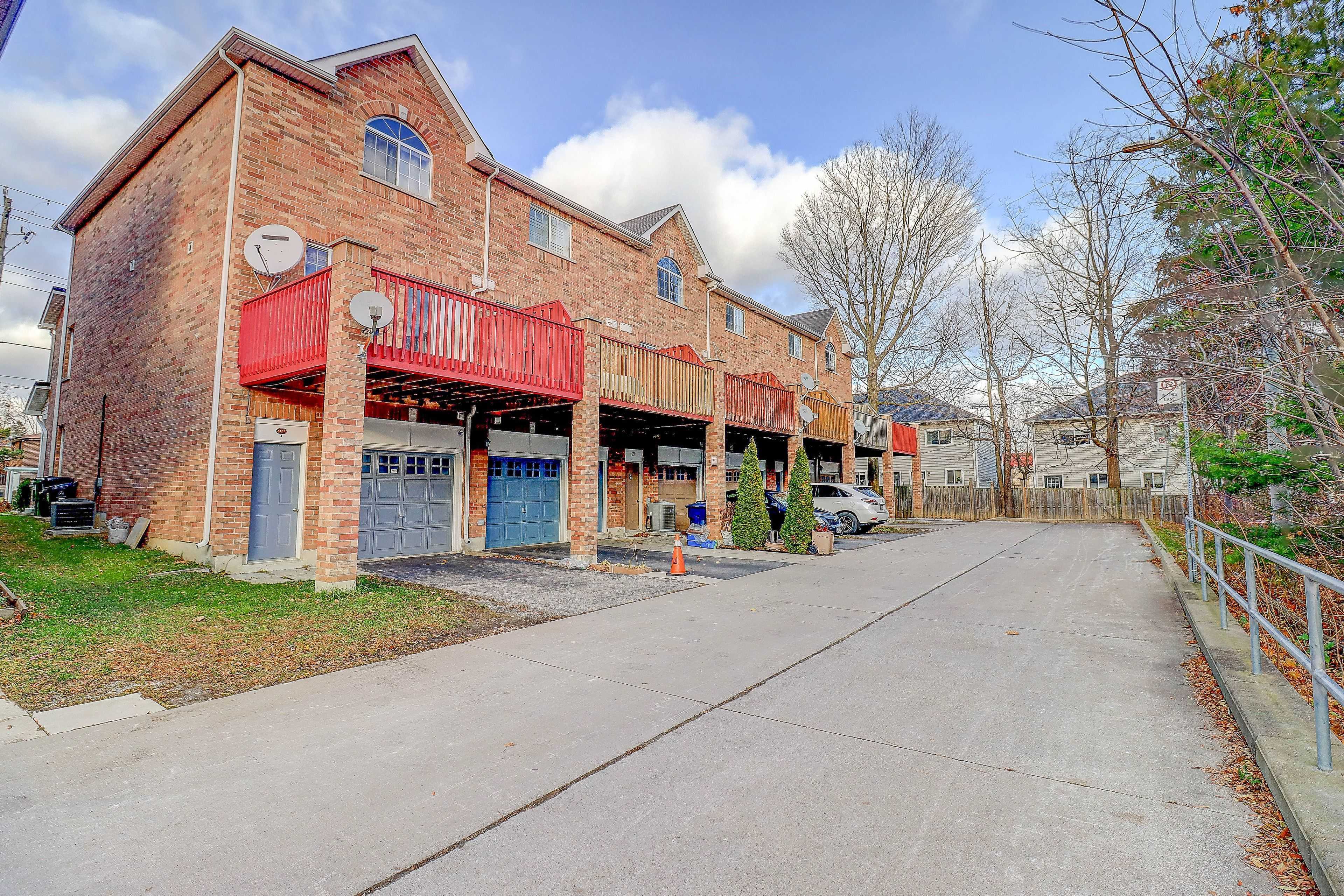 Toronto E10, ON M1E 2S8,4271A Lawrence AVE E