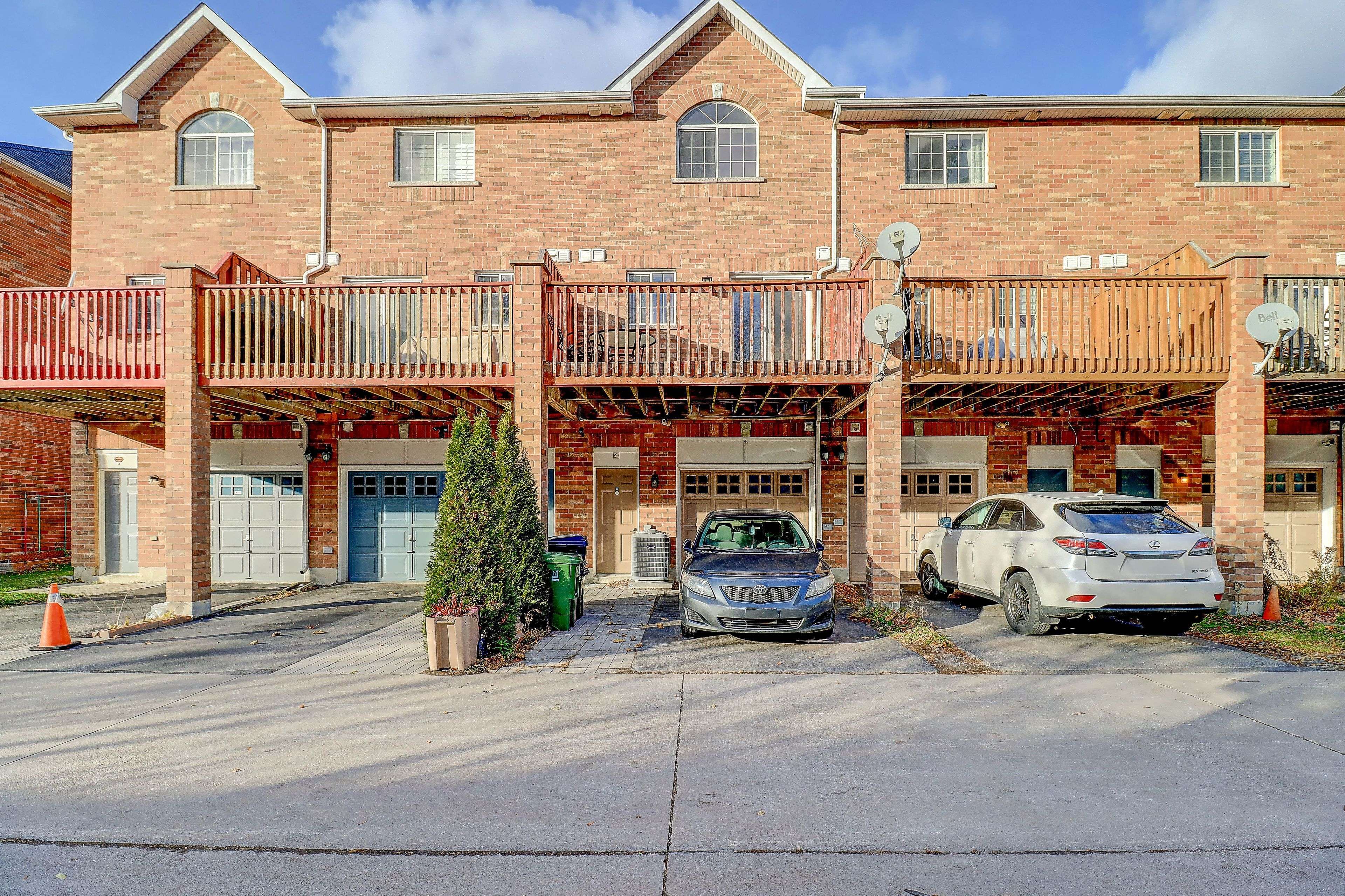 Toronto E10, ON M1E 2S8,4271A Lawrence AVE E