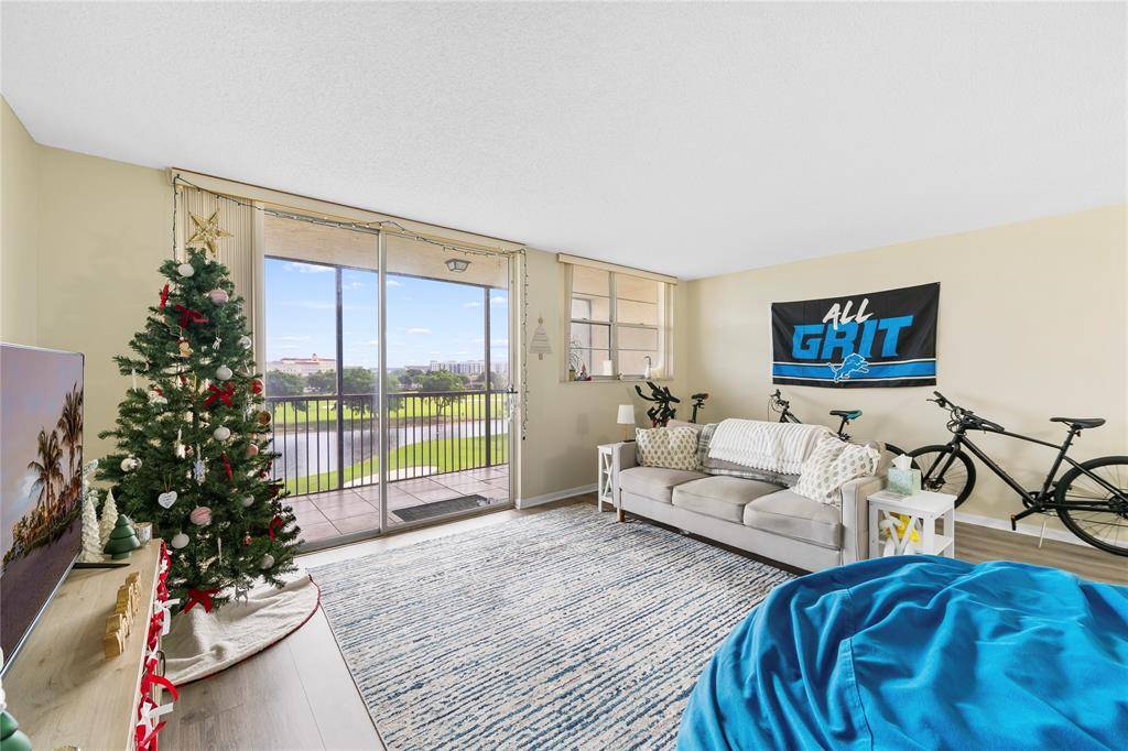 Davie, FL 33328,3150 W Rolling Hills Cir #603