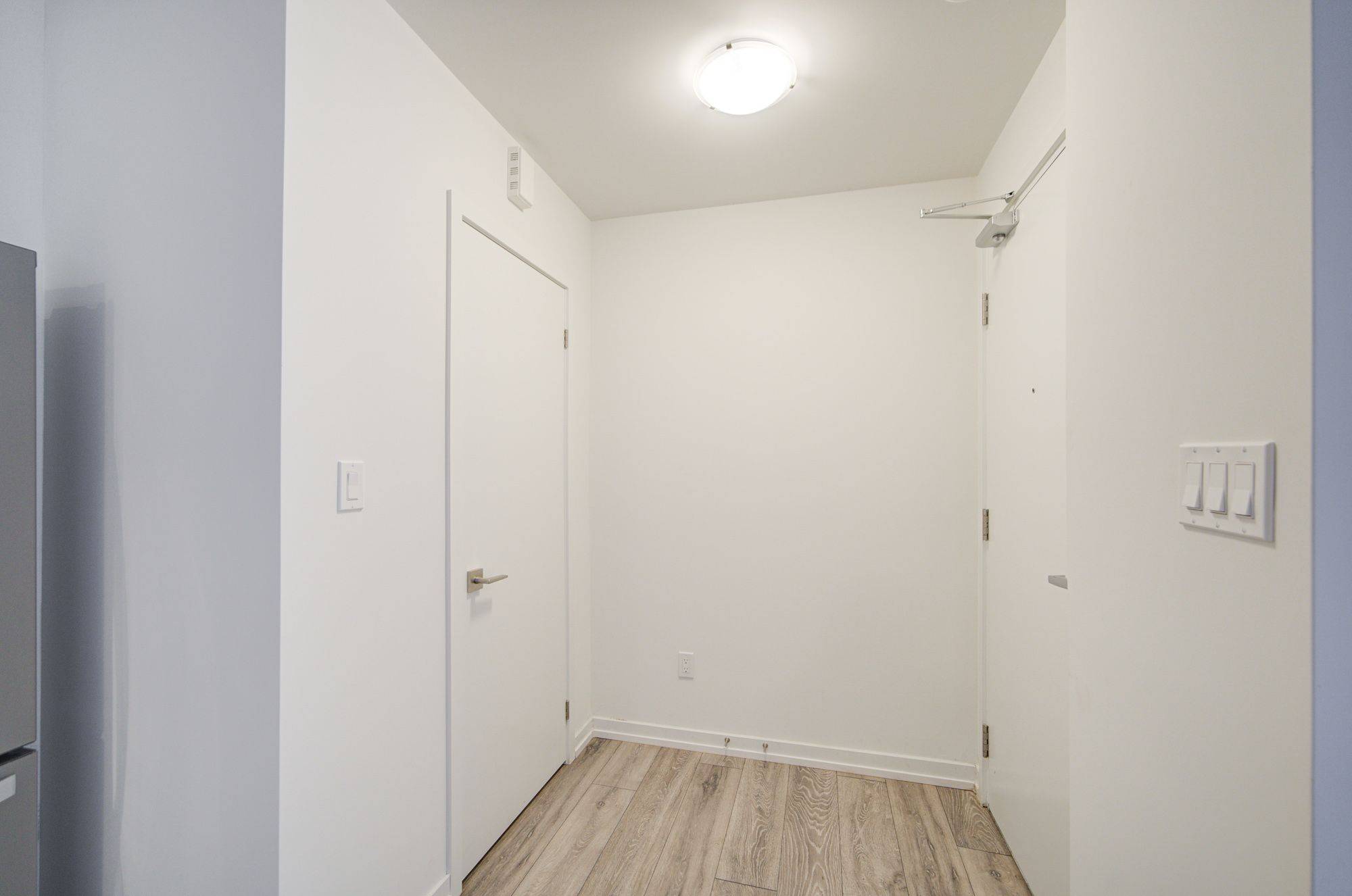 Newmarket, ON L3Y 0H4,24 Lytham Green CIR #16