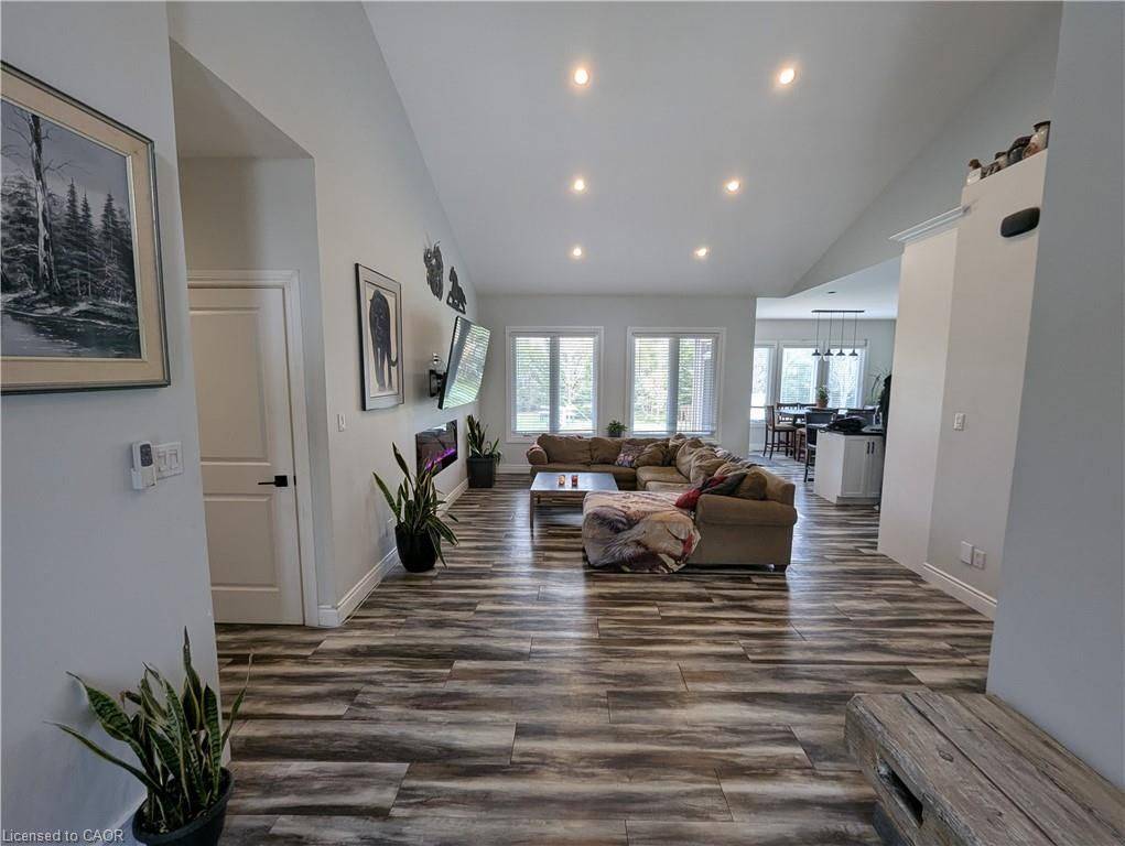 Bluewater, ON N0M 2R0,38812 Vienna ST