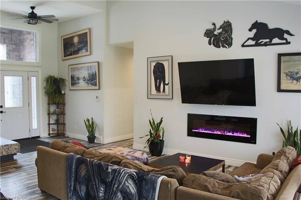 Bluewater, ON N0M 2R0,38812 Vienna ST