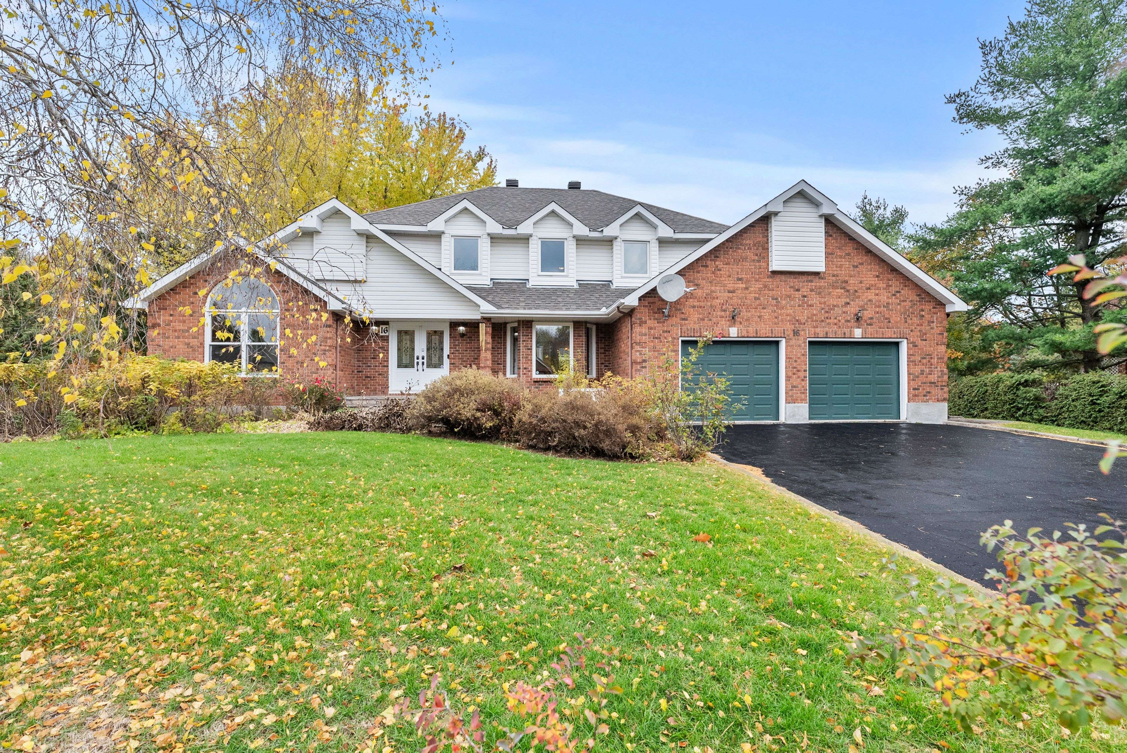 Bells Corners And South To Fallowfield, ON K2R 1C8,16 Goodfellow CT