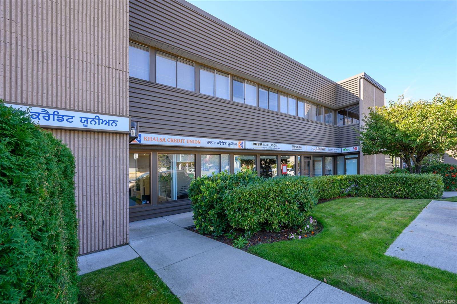 Saanich, BC V8X 1R1,3318 Oak St #22