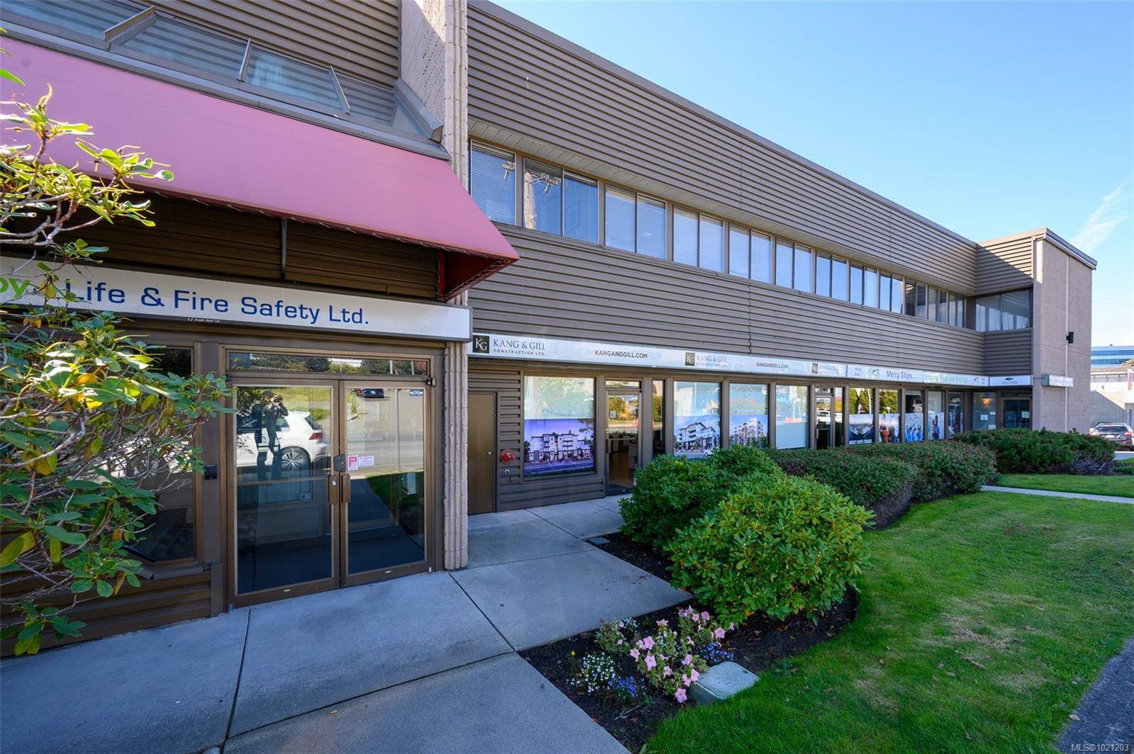 Saanich, BC V8X 1R1,3318 Oak St #22