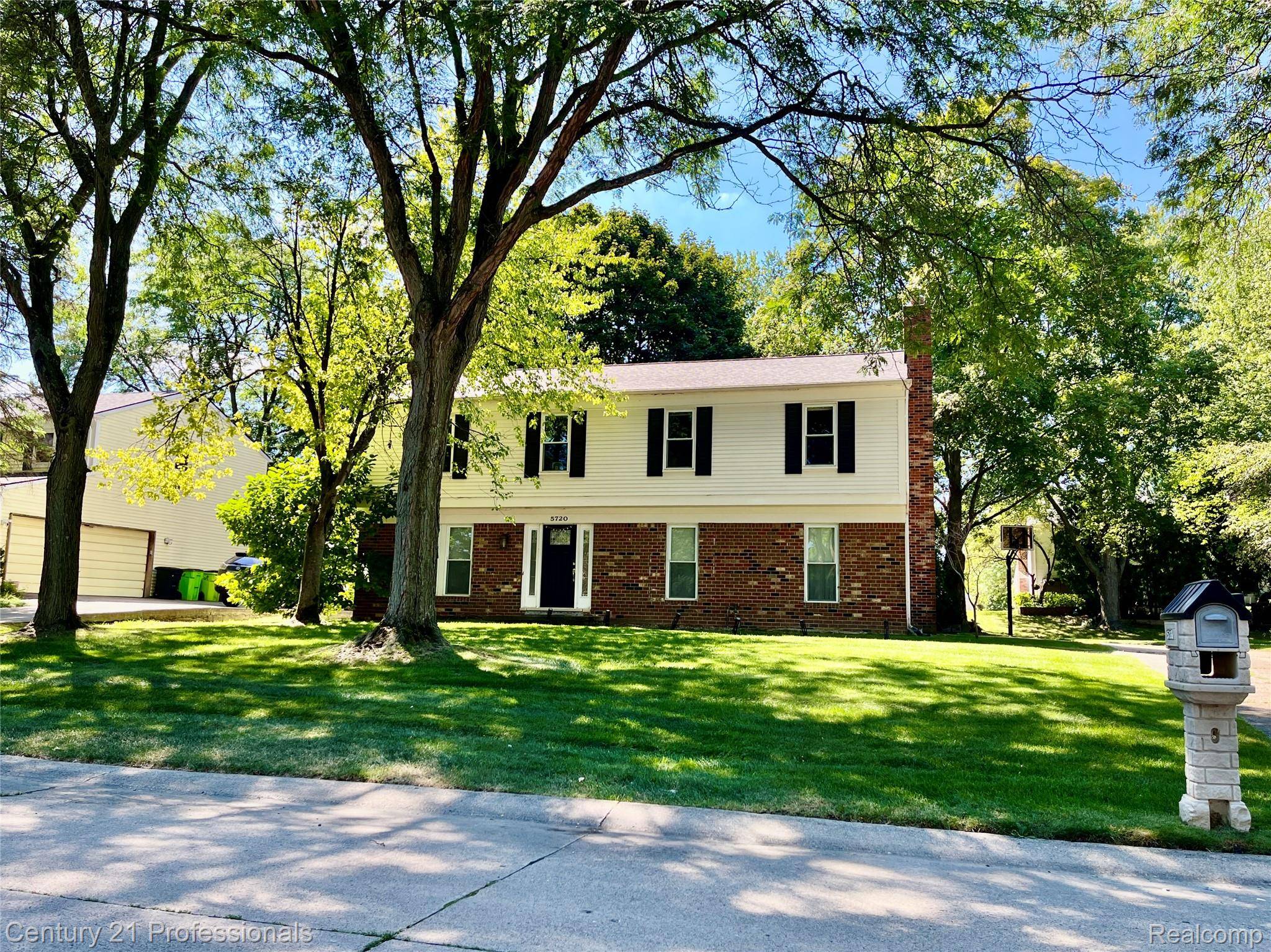 West Bloomfield, MI 48322,5720 Beauchamp