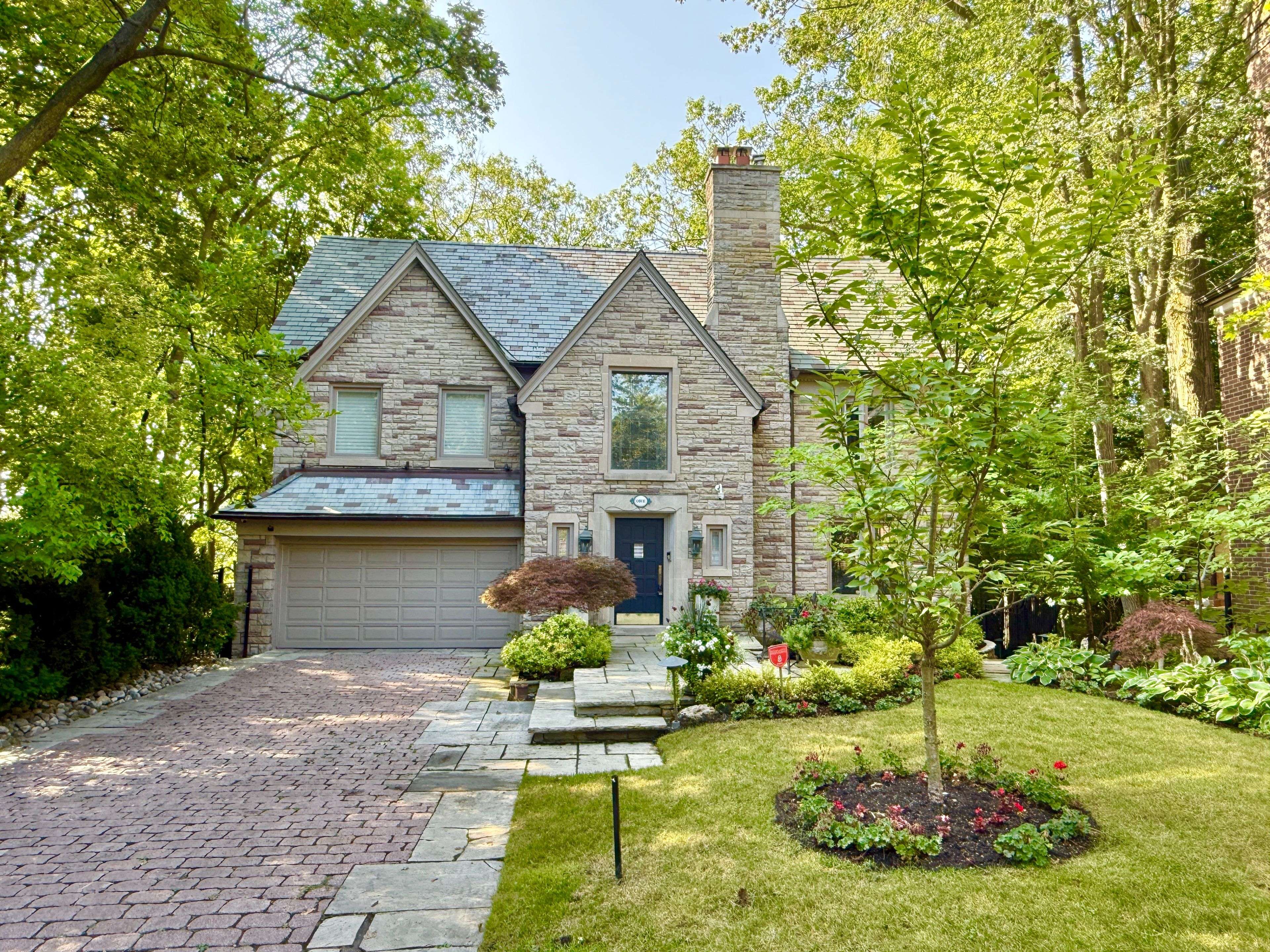 Toronto C03, ON M5P 1T4,1 Ridgewood RD