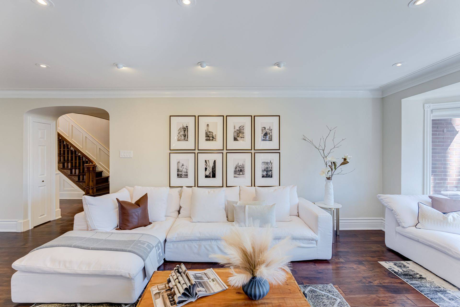 Toronto C03, ON M5P 1T4,1 Ridgewood RD