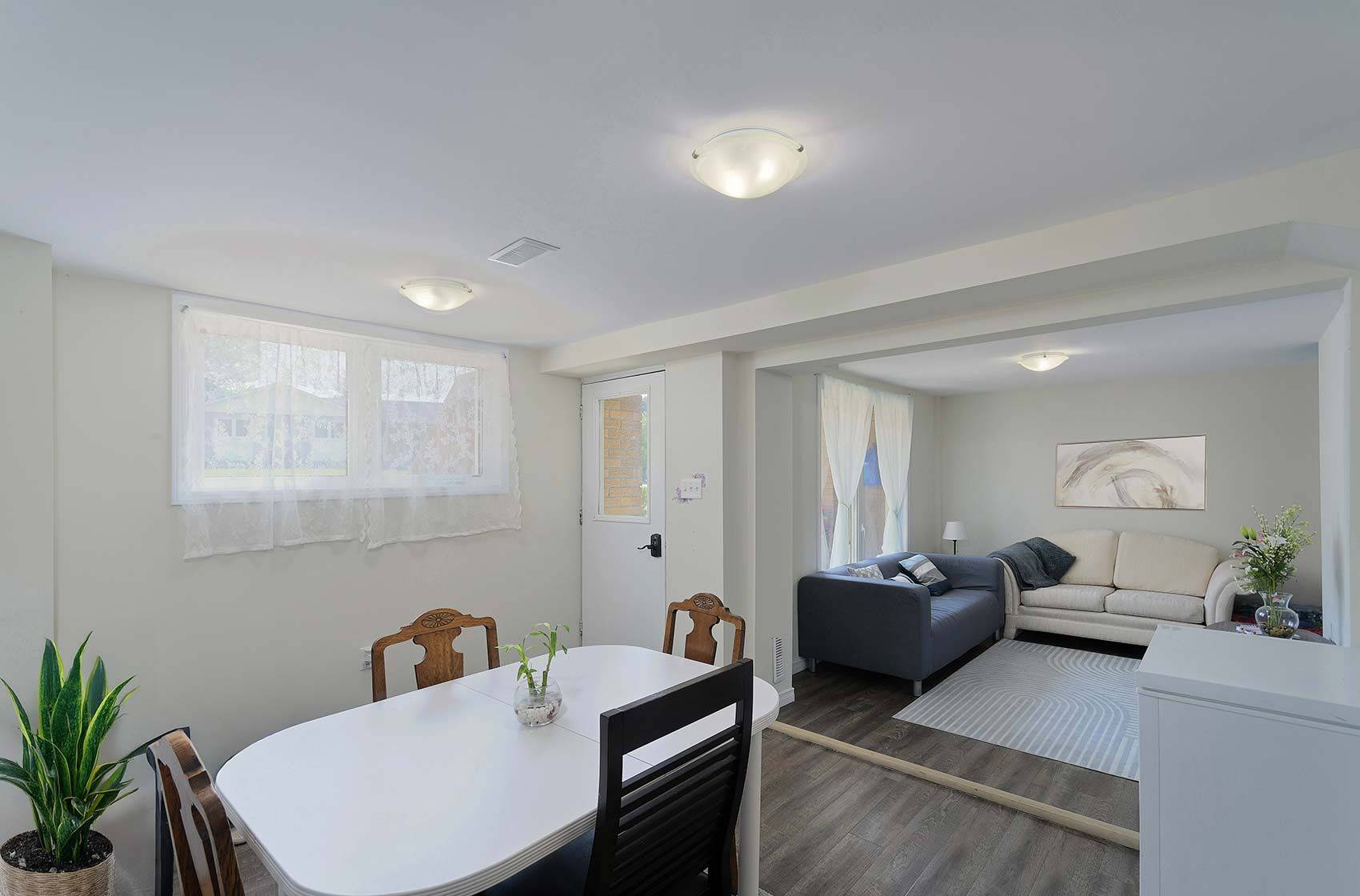 Barrie, ON L4M 2X6,2 Roslyn RD