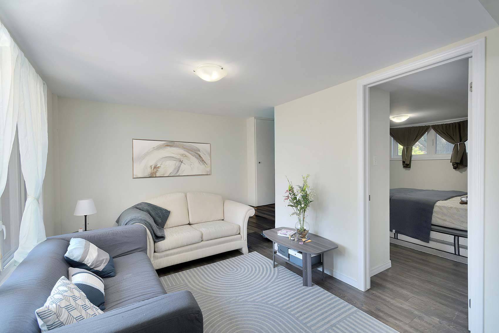 Barrie, ON L4M 2X6,2 Roslyn RD