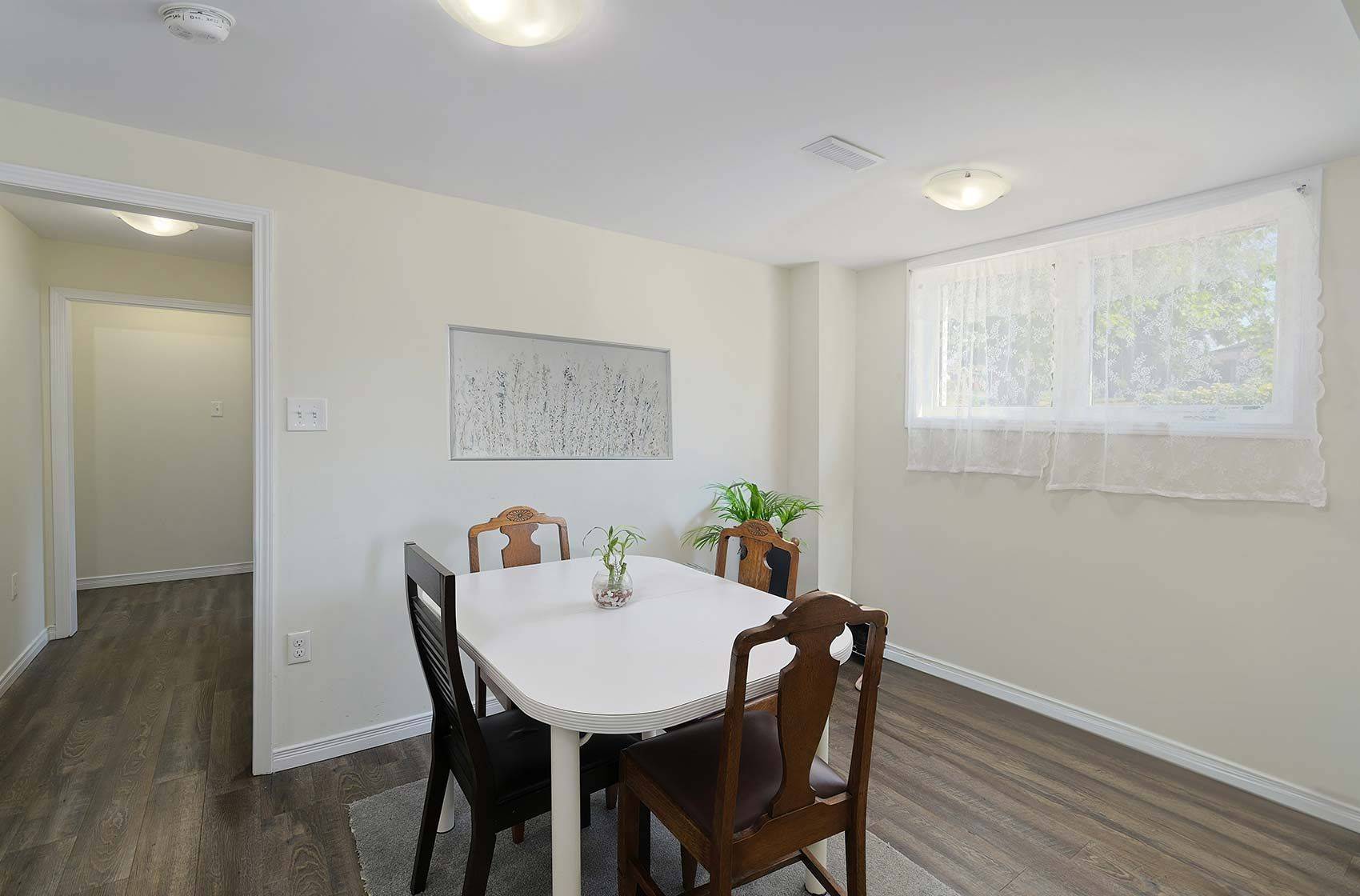 Barrie, ON L4M 2X6,2 Roslyn RD