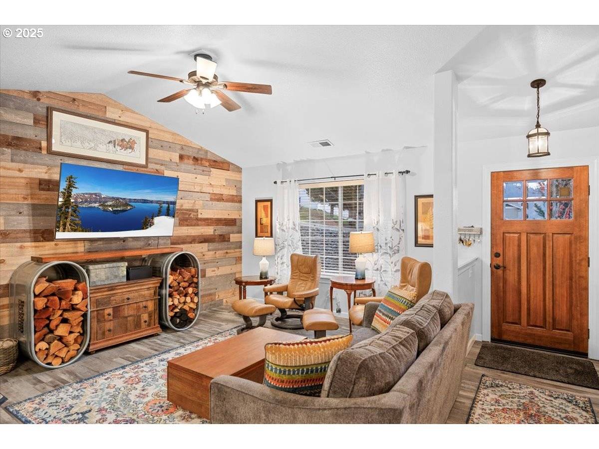 Sutherlin, OR 97479,635 VALLEY VISTA ST