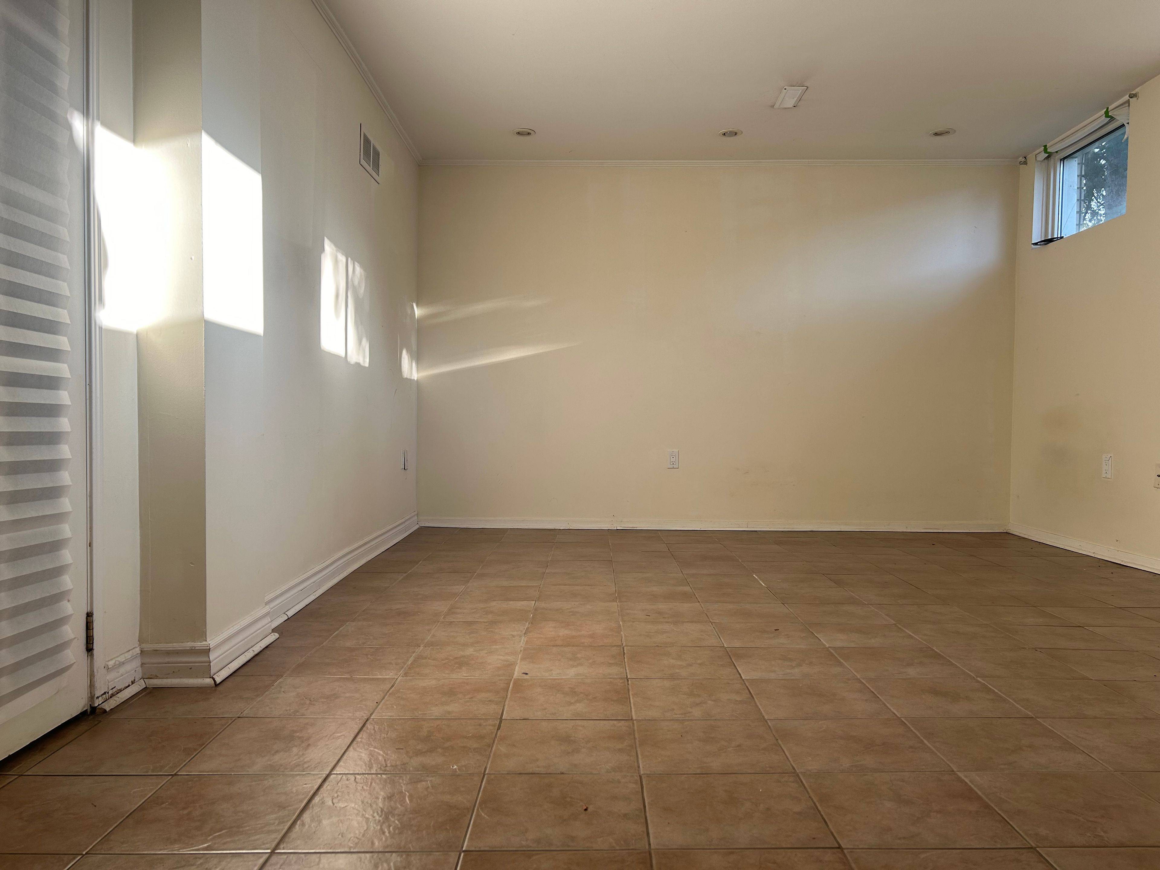 Toronto C15, ON M2H 1A3,23 Pineway Blvd BLVD N #Suite AA