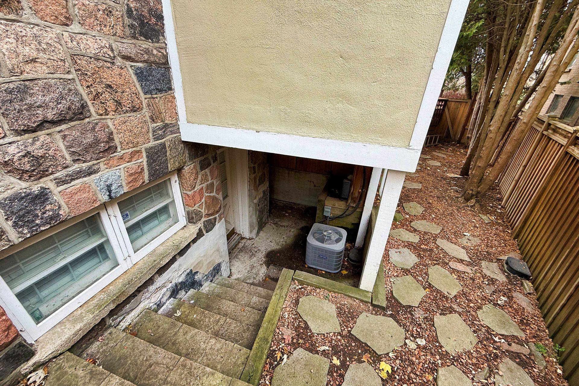 Toronto C12, ON M2P 1P9,158 Old Yonge ST