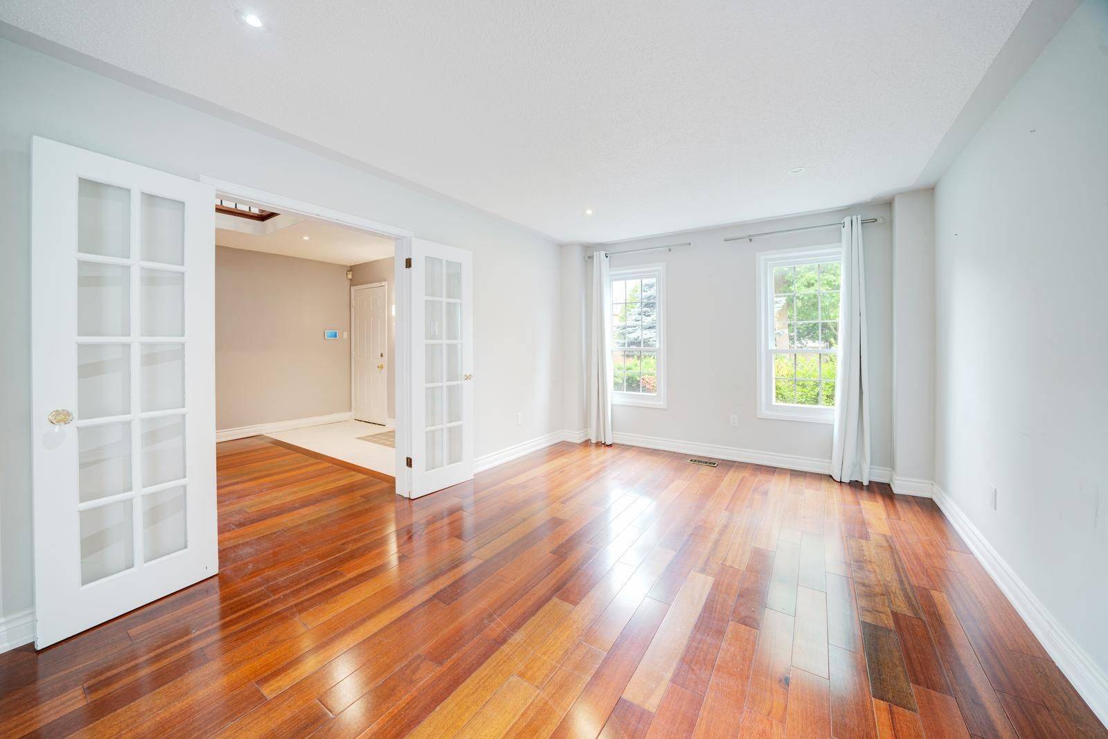 Aurora, ON L4G 4R9,102 Crawford Rose DR