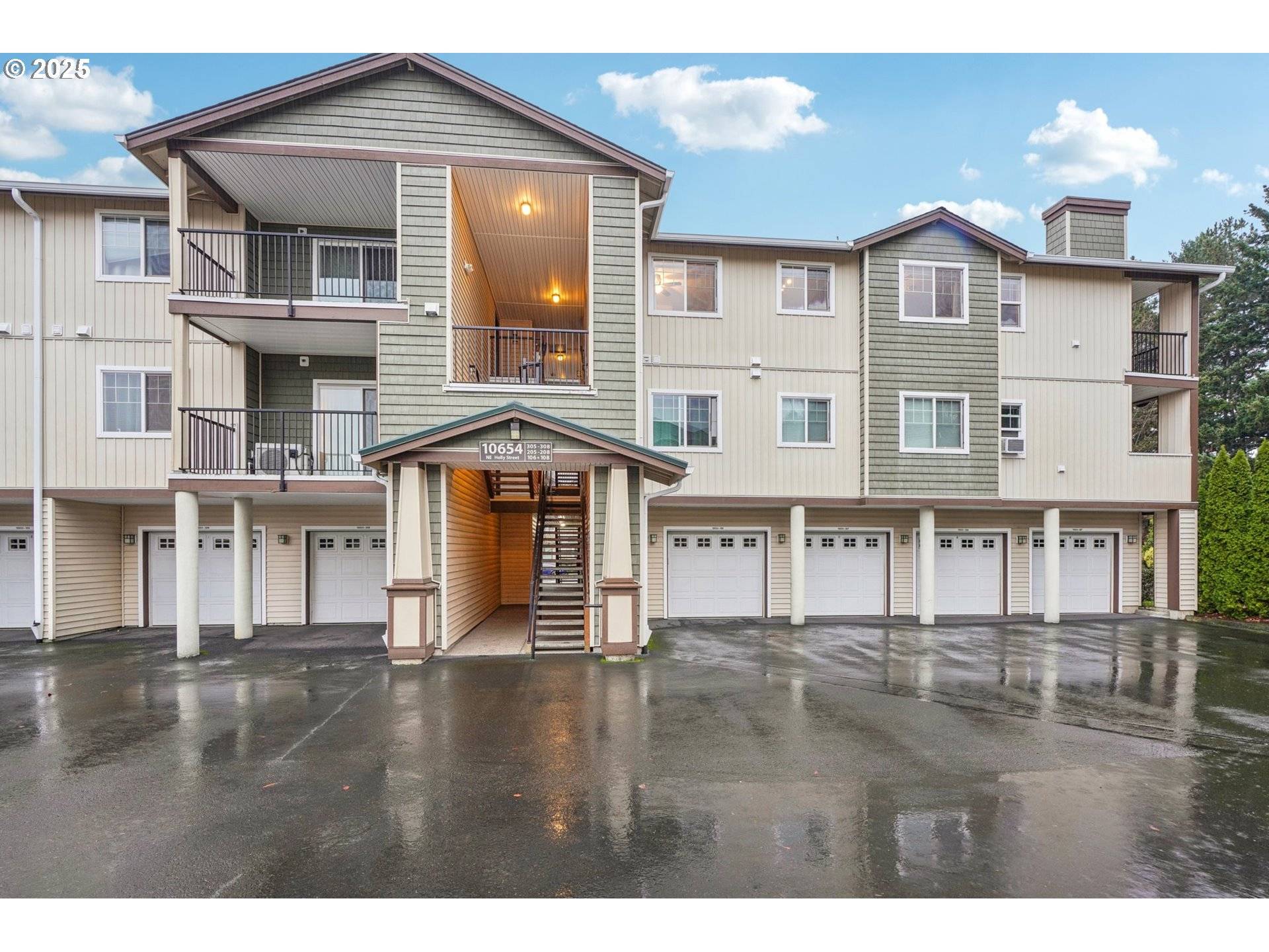 Hillsboro, OR 97006,10654 NE HOLLY ST #307