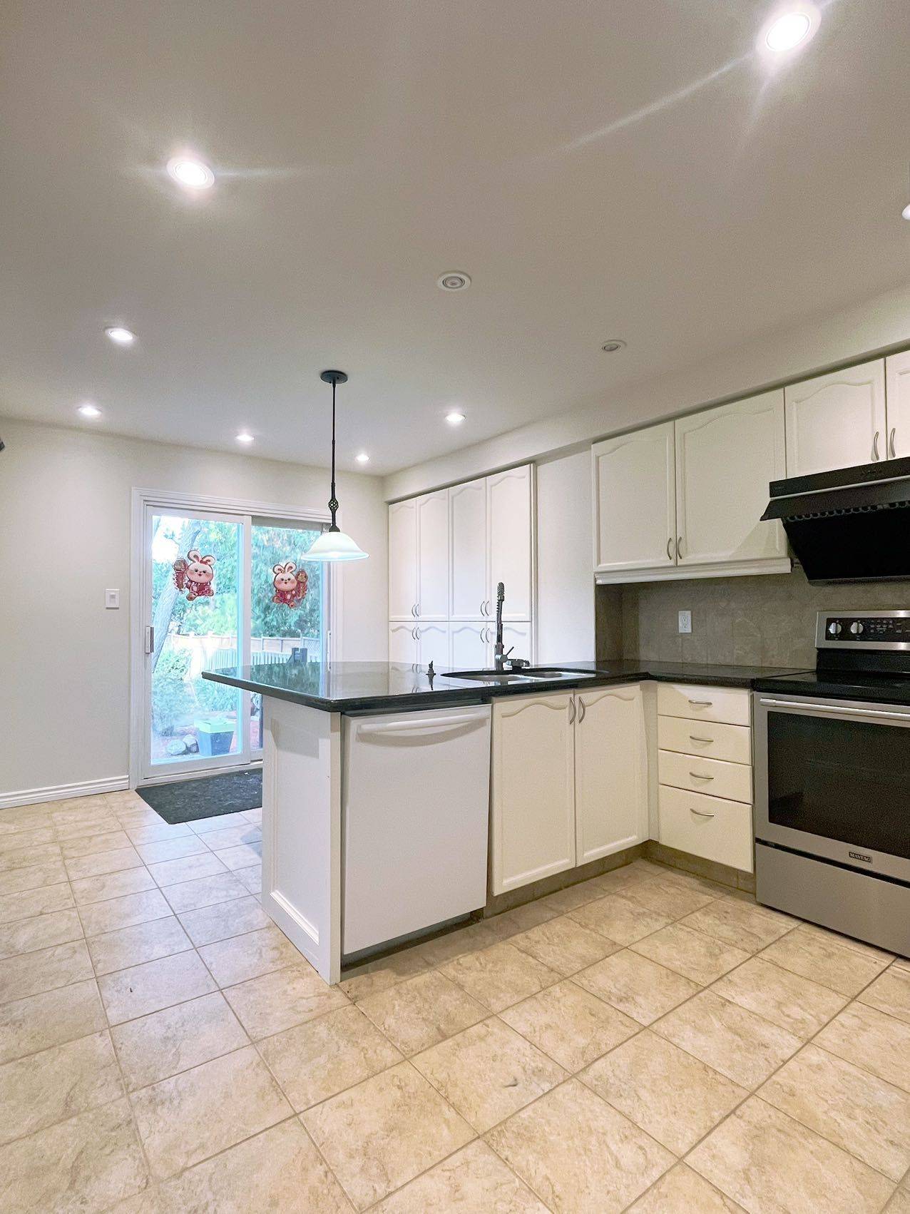 Oakville, ON L6M 2Z6,1554 Parish LN