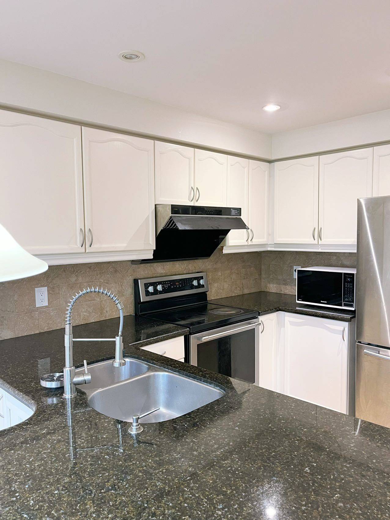 Oakville, ON L6M 2Z6,1554 Parish LN