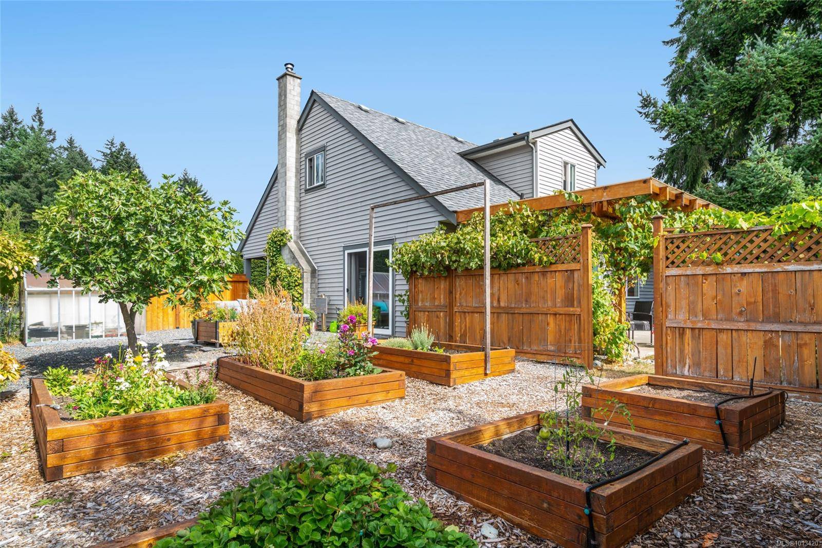 Nanaimo, BC V9T 2T9,3993 Uplands Dr