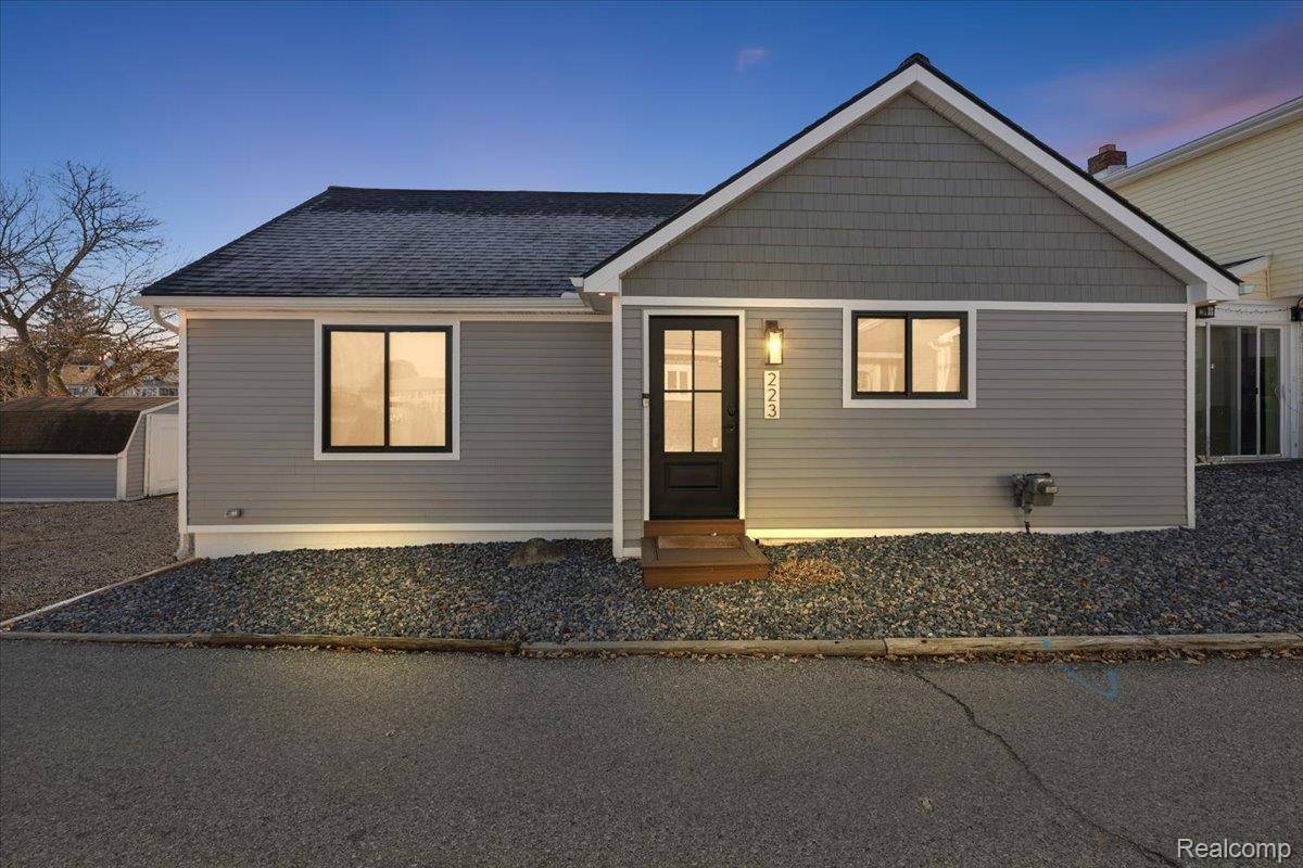 Lake Orion, MI 48362,223 Lookout LN