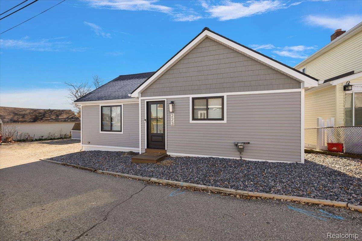 Lake Orion, MI 48362,223 Lookout LN