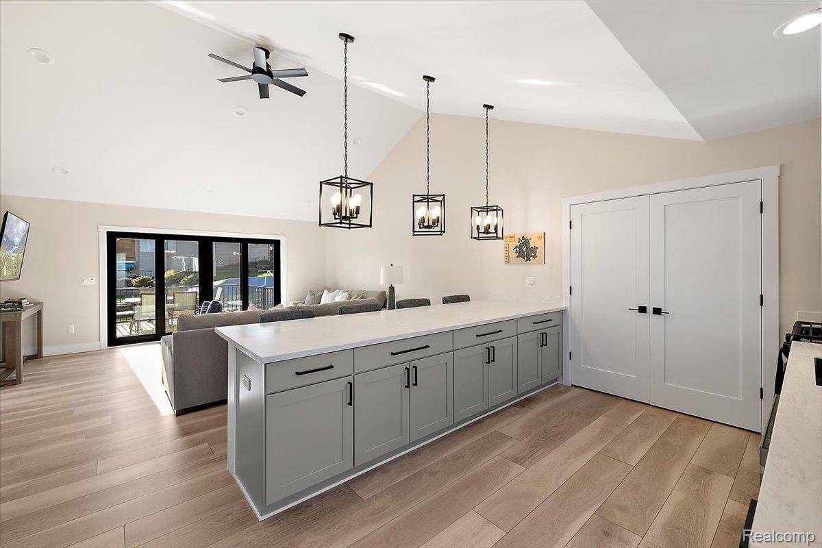 Lake Orion, MI 48362,223 Lookout LN