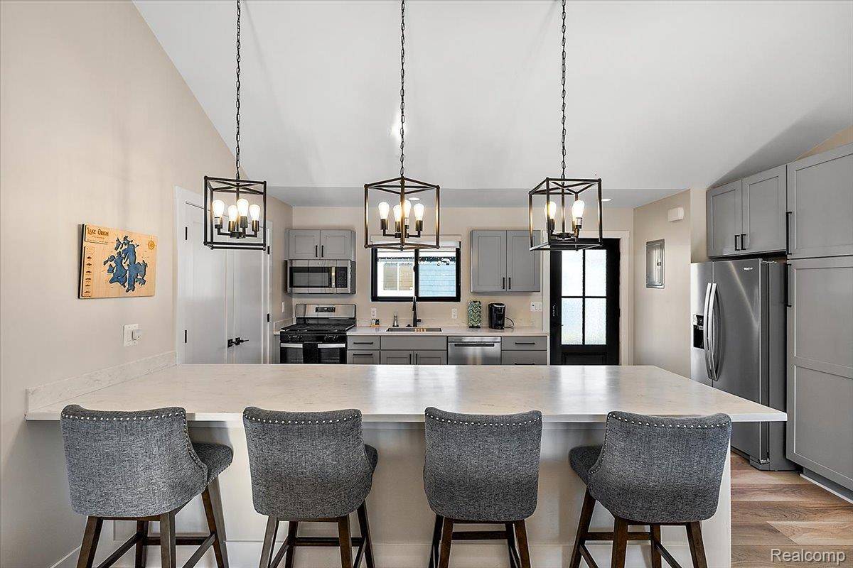 Lake Orion, MI 48362,223 Lookout LN