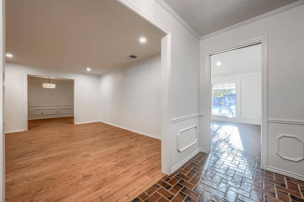 Dallas, TX 75218,11933 Midlake Drive