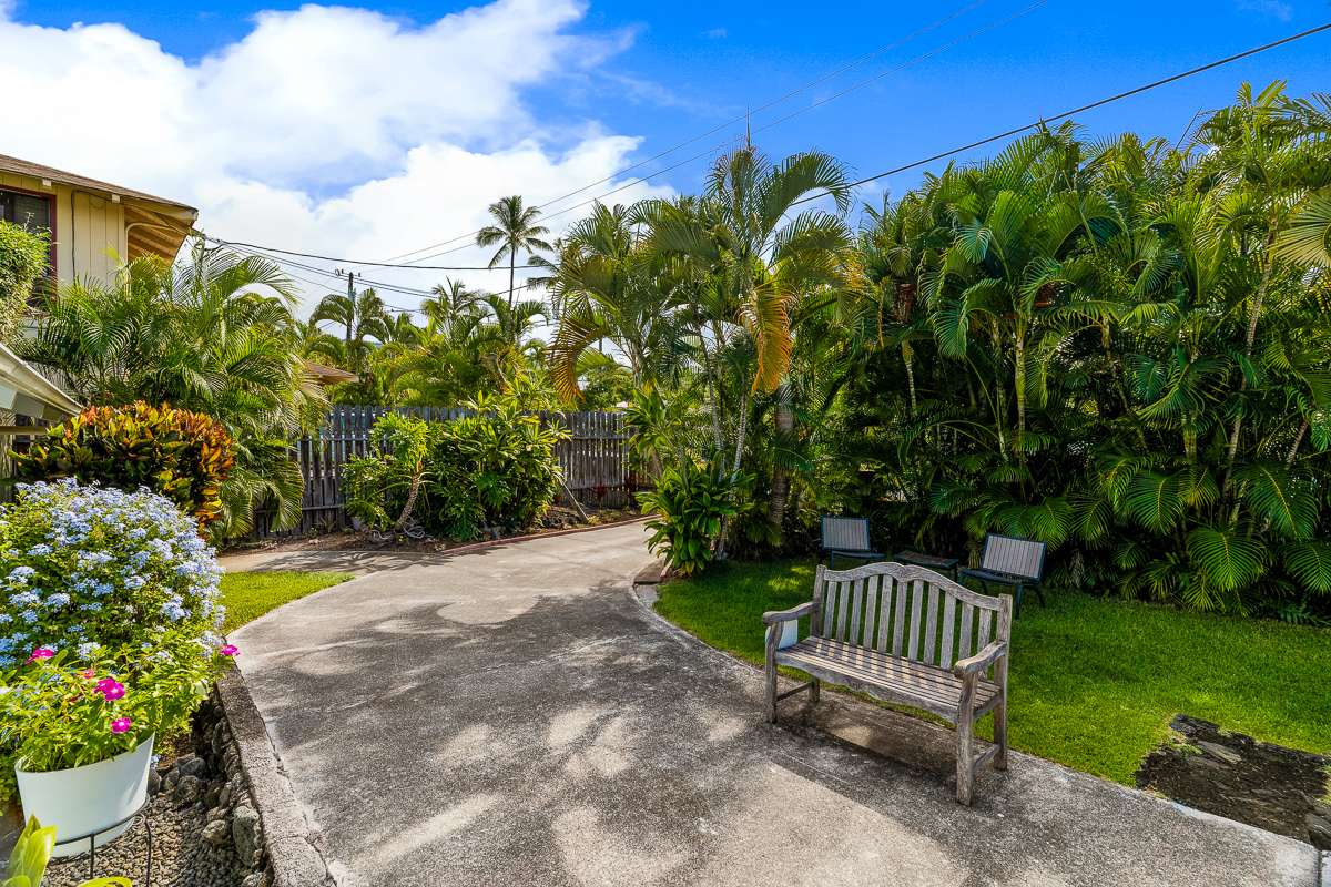 Kailua-kona, HI 96740,77-6476 PRINCESS KEELIKOLANI DR