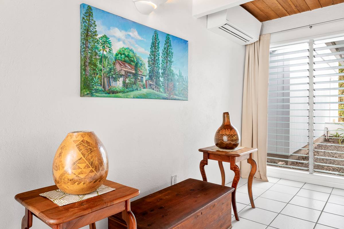 Kailua-kona, HI 96740,77-6476 PRINCESS KEELIKOLANI DR