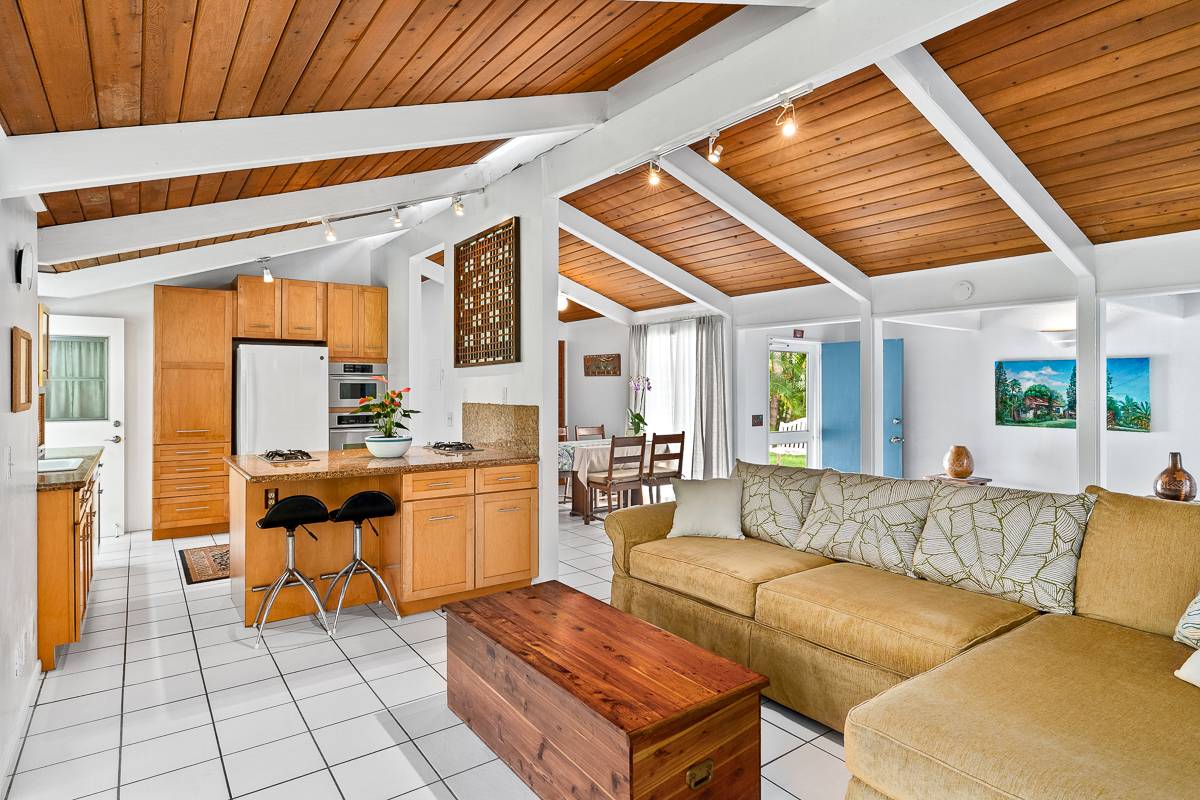 Kailua-kona, HI 96740,77-6476 PRINCESS KEELIKOLANI DR